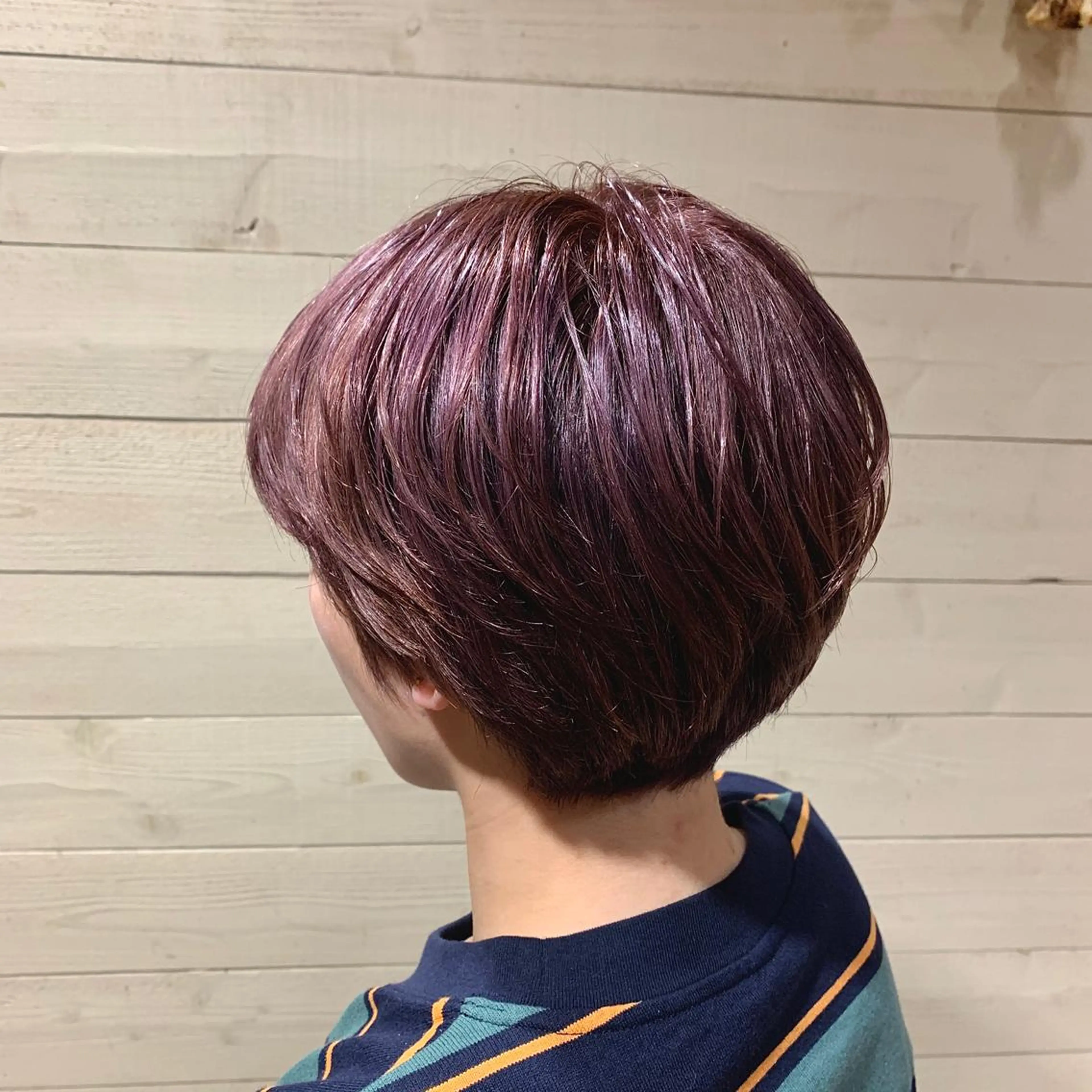 ショート カラー クワハラ イオリのヘアスタイル