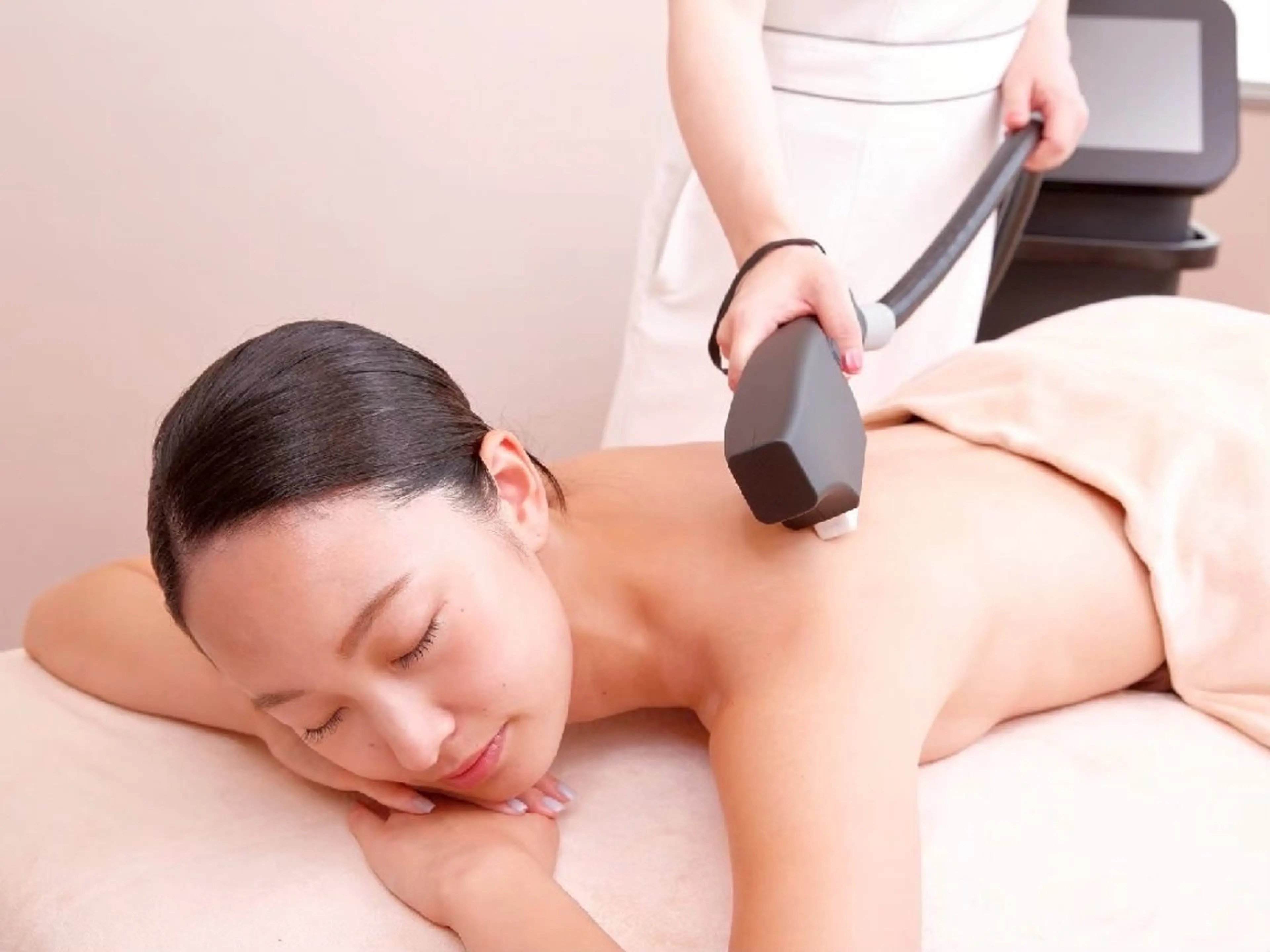 ⛱️安心の都度払い⛱️夏に向けて全身脱毛(顔VIO込み)👙¥6980 認定脱毛士が施術⭕️の写真