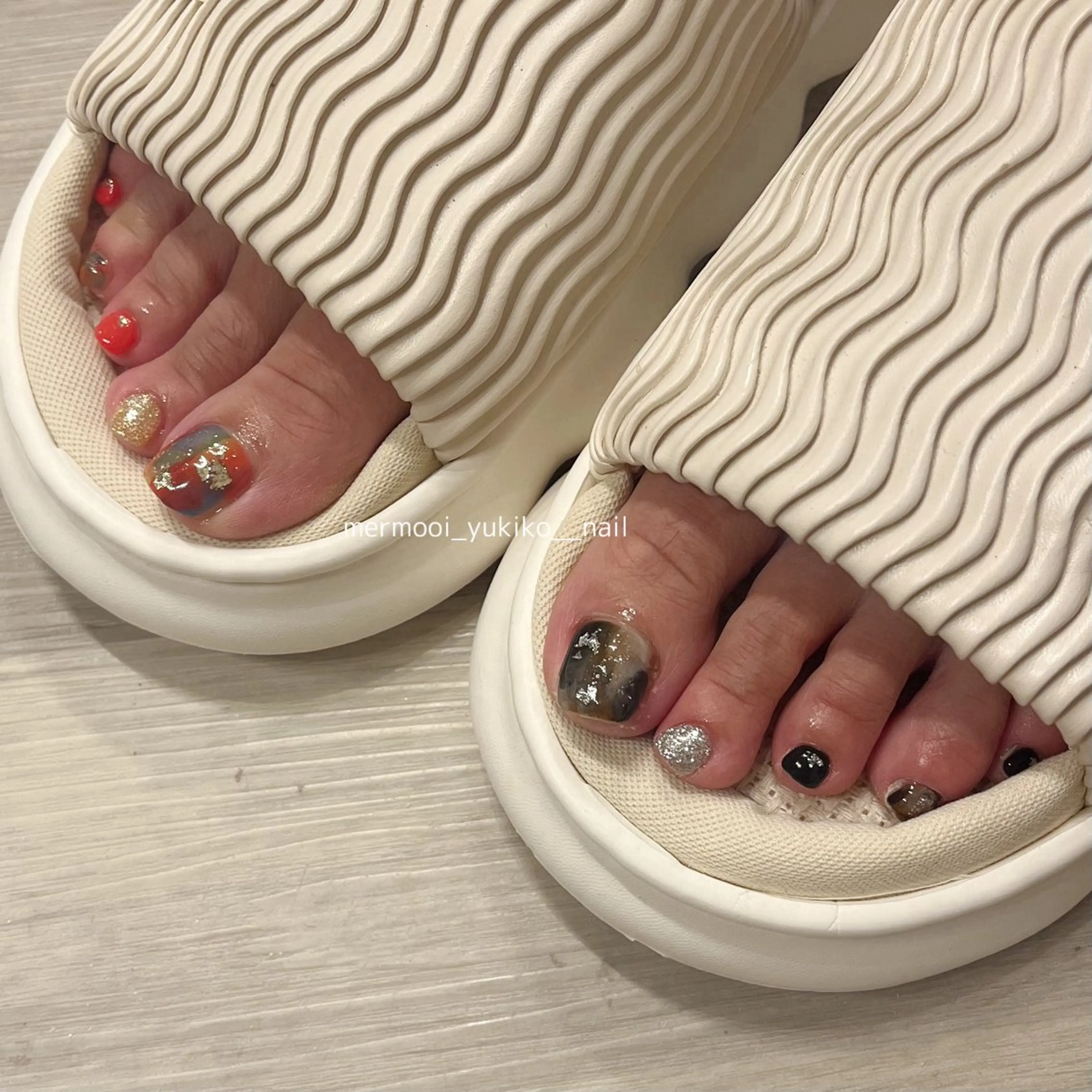ネイル フットネイル ラメ(グリッター) ニュアンスネイル mermooi所属・melumooi nailのネイルデザイン