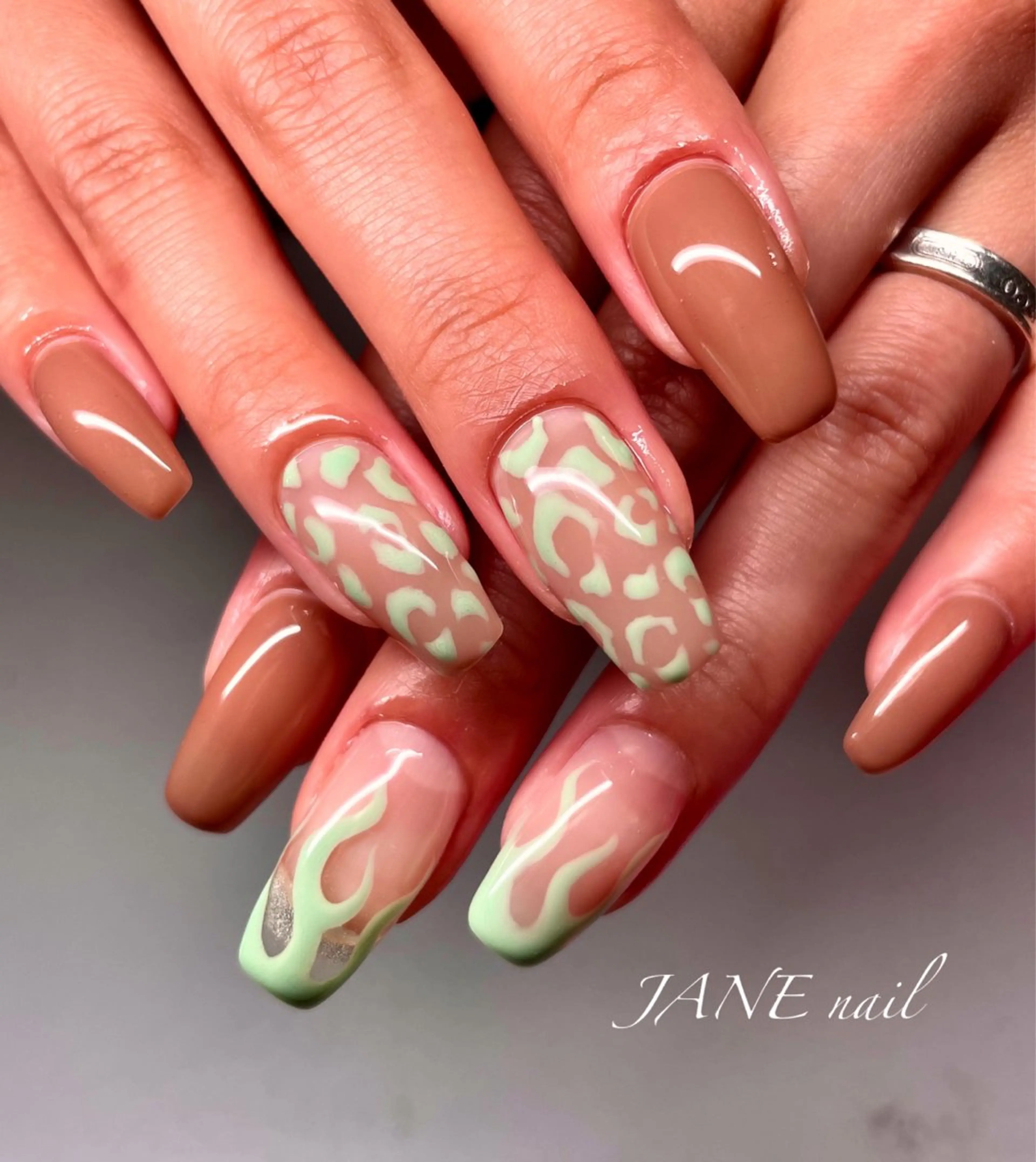 ネイル アニマル柄 グリーン ロングネイル パステルネイル 春ネイル ハンドネイル Nail Salon JANEのネイルデザイン
