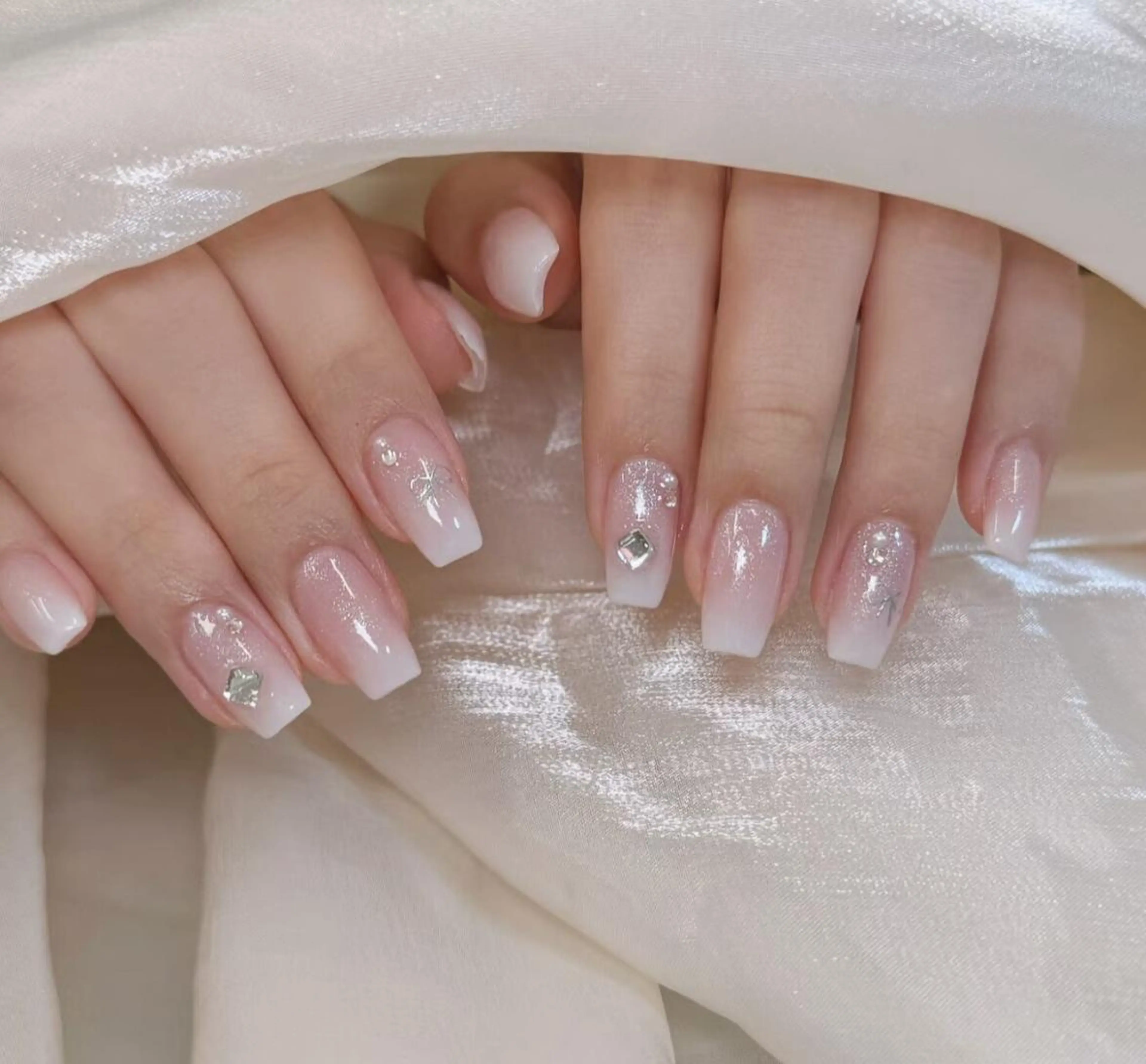 ネイル ハンドネイル RAFFINE haru🦋🩵のネイルデザイン