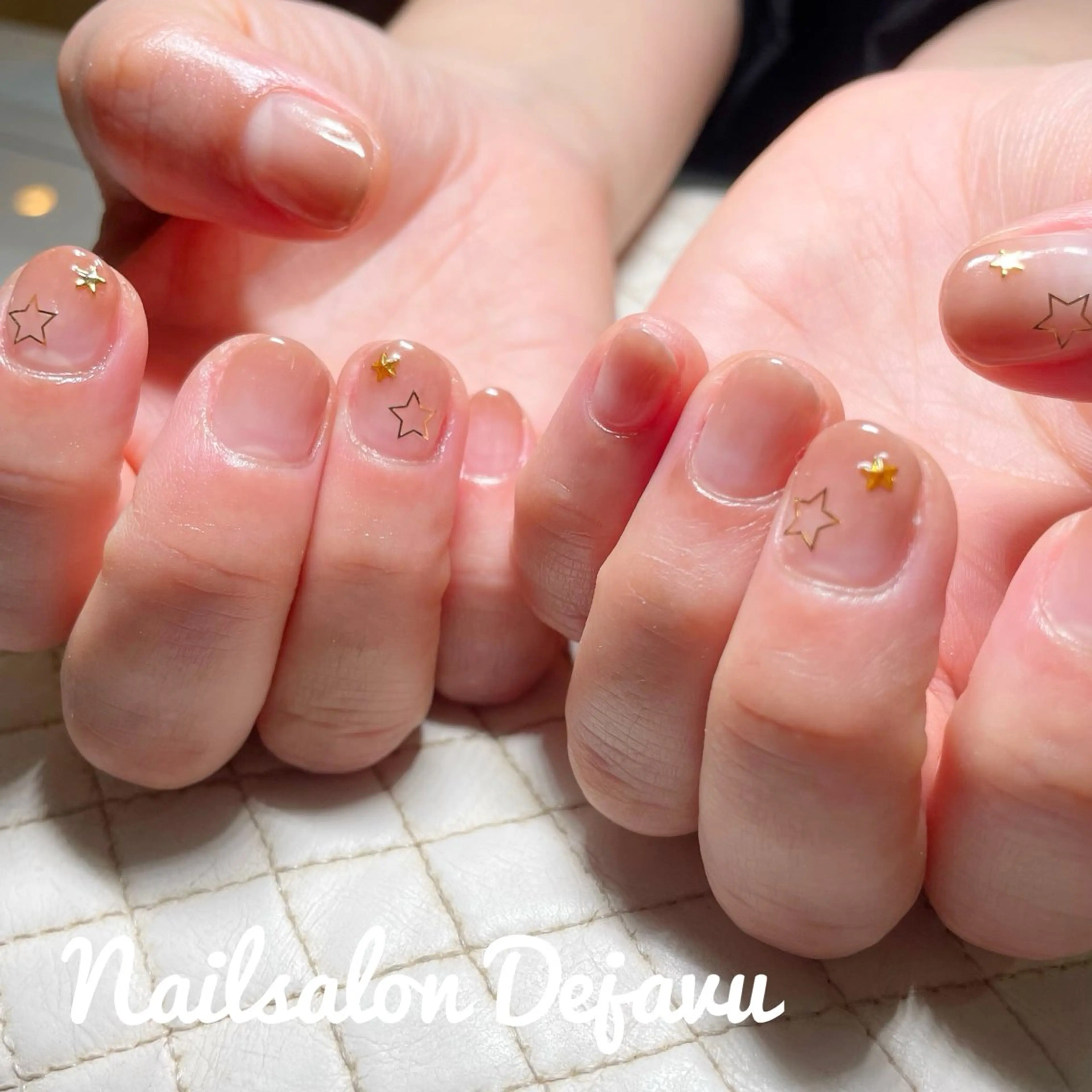 ネイル グラデーション ストーンネイル ハンドネイル Nailsalon Dejavu  Yokosuka所属・Nailsalon Dejavuのネイルデザイン