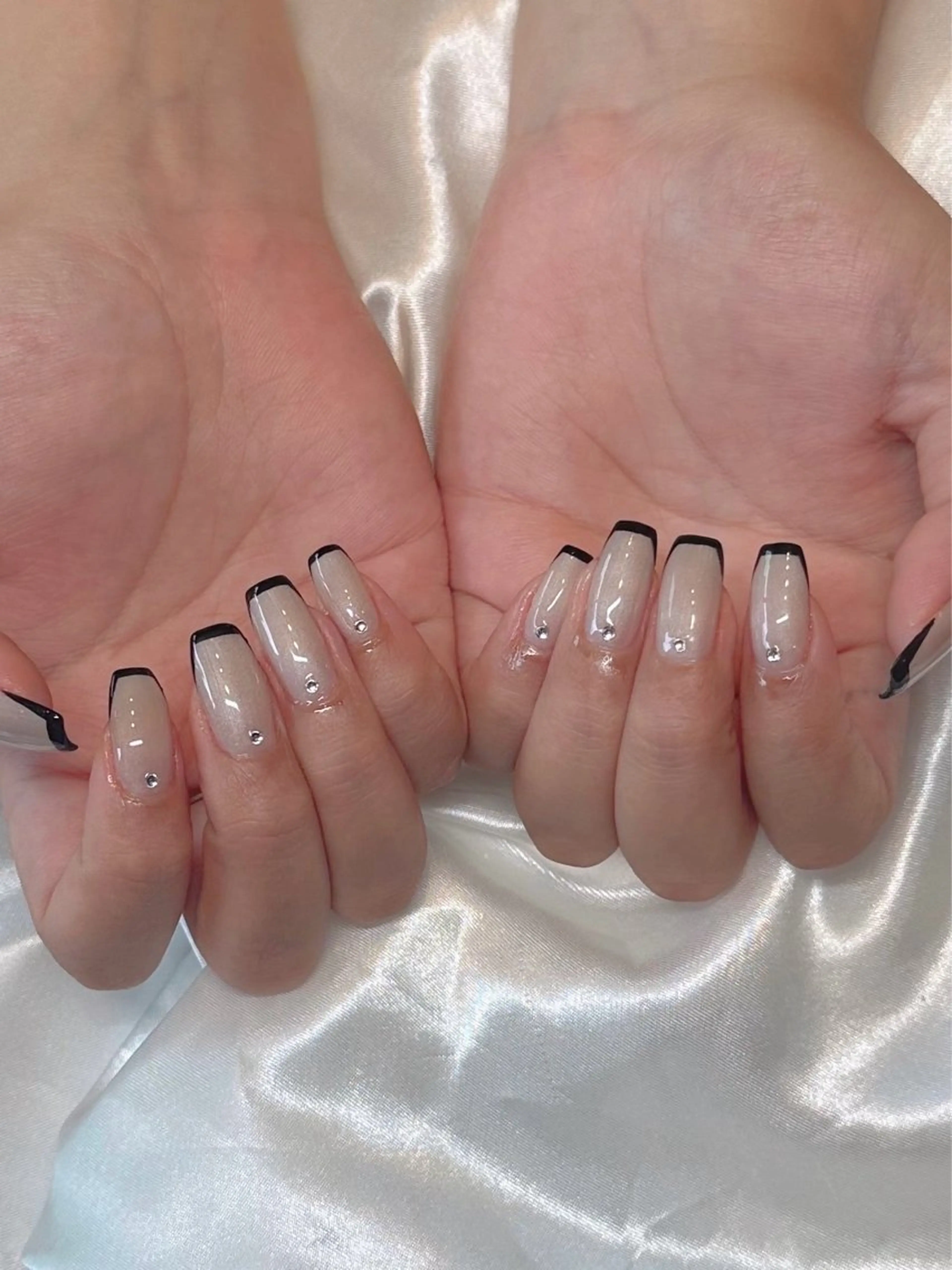 ネイル フラッシュネイル マグネットネイル ニュアンスネイル シンプルネイル ワンホンネイル ハンドネイル at Nailのネイルデザイン