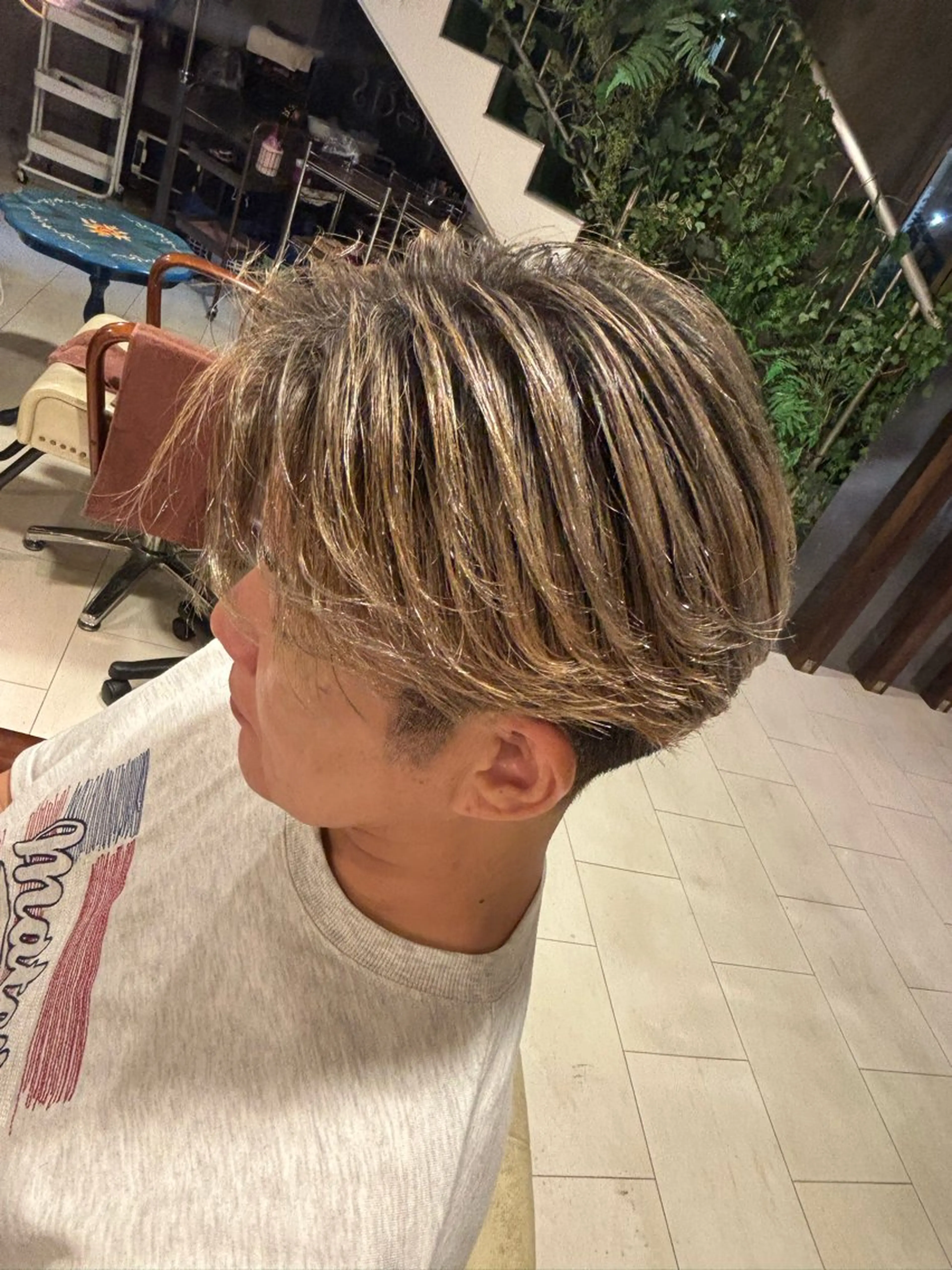 ショート メンズ メンズバレイヤージュ メンズブリーチ メンズハイライト ハイライト レイヤーカット ギュゼルバグス所属・長尾 瑞希のヘアスタイル