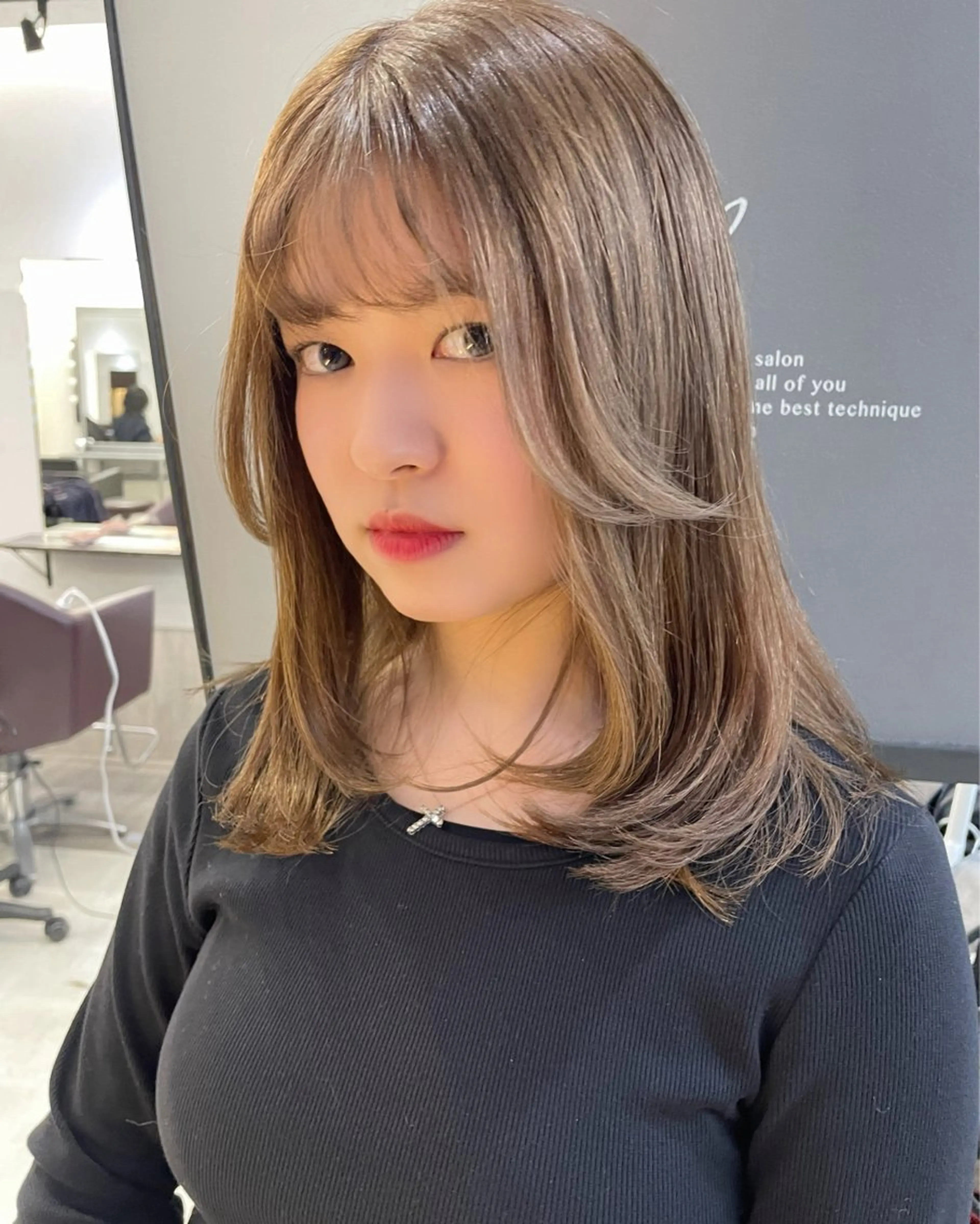カラー AIRI layer cut hairのヘアスタイル