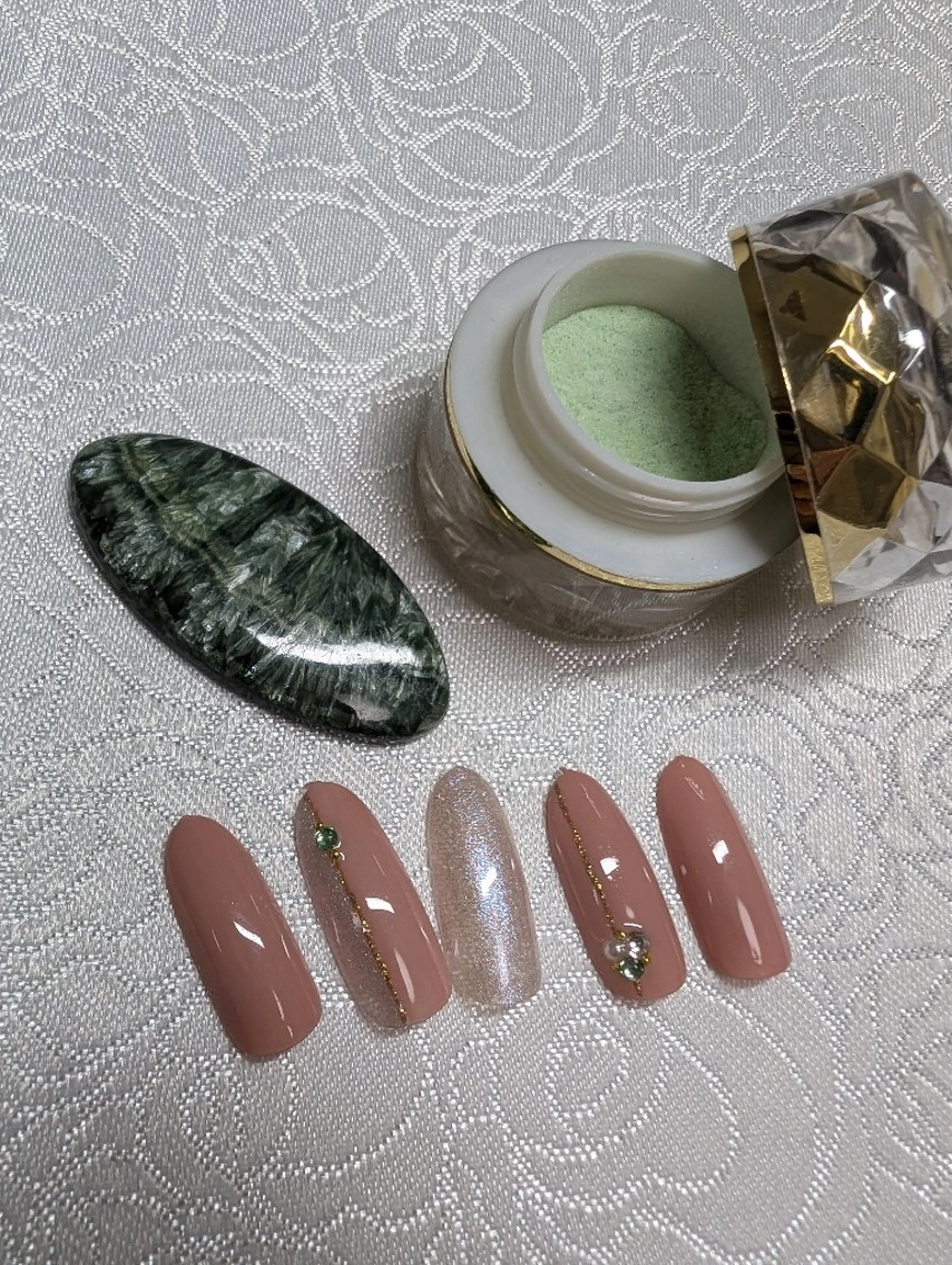 ネイル ヌーディジュエリー ネイルサロンのネイルデザイン