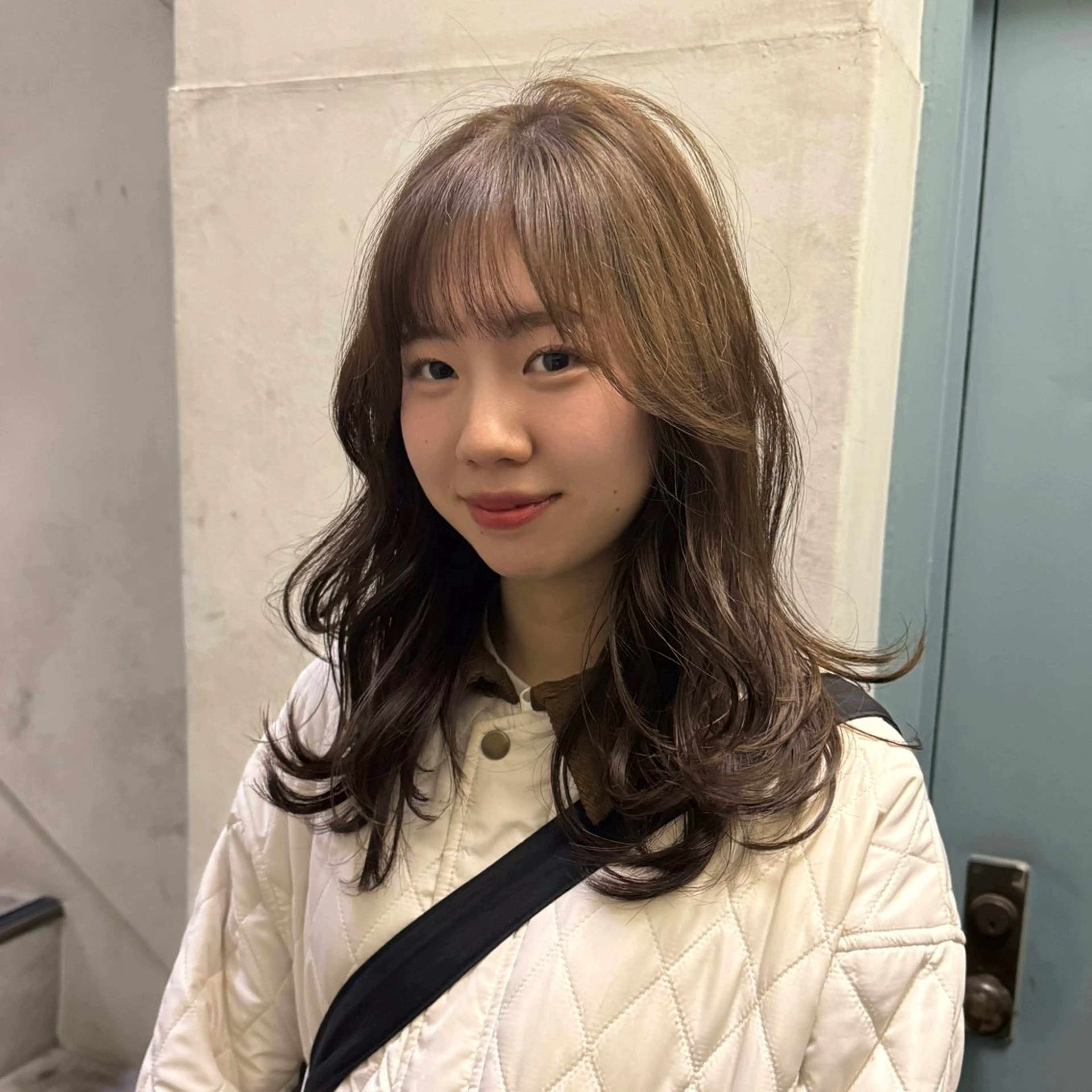 セミロング カラー ベージュカラー レイヤーカット カット ヘアカラー 清水愛果/似合わせ カット/透明感カラーのヘアスタイル