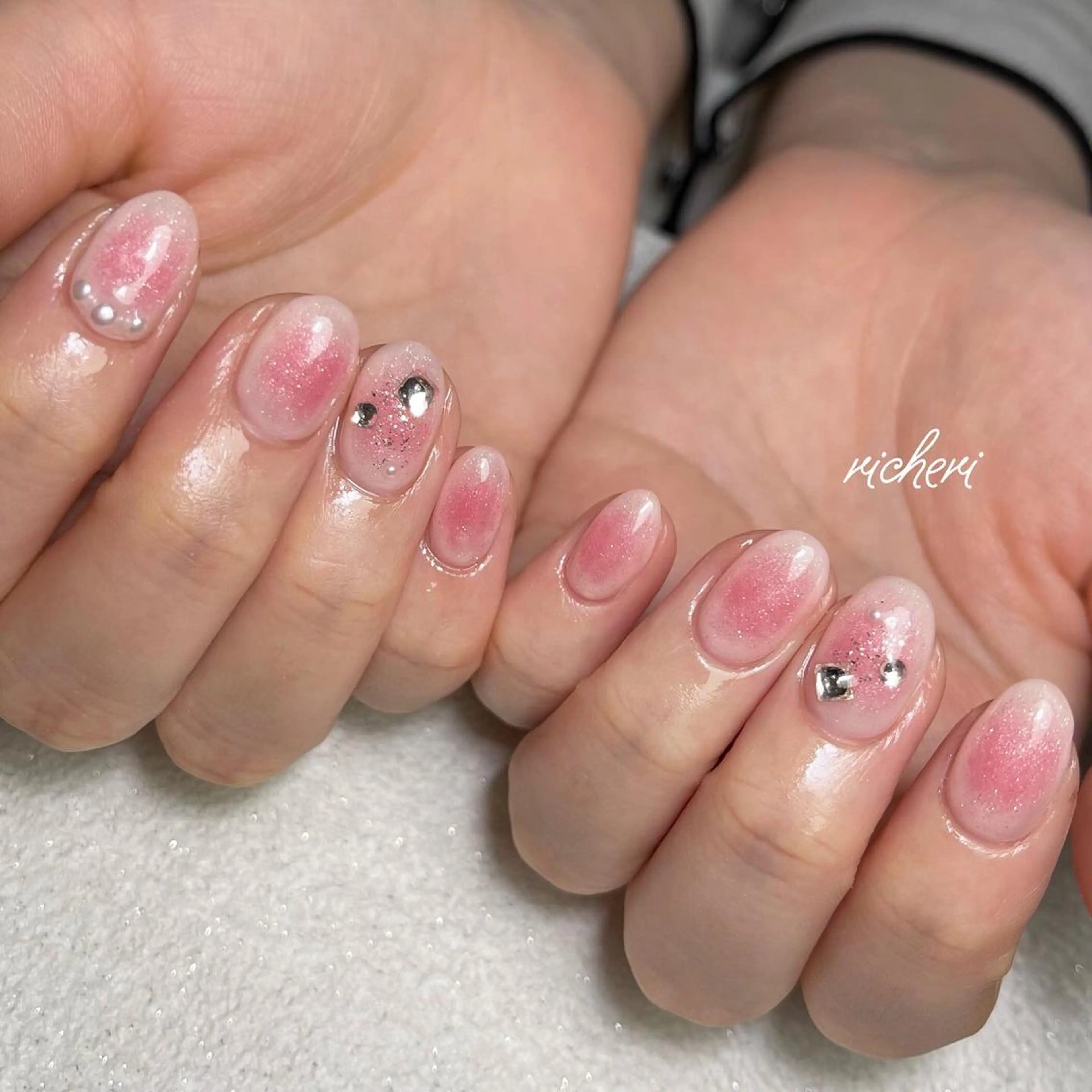 ミディアム ネイル 韓国風ヘア チークネイル 桜ネイル ジェルネイル 韓国ネイル ハンドネイル richeri beautyのエステ・リラクイメージ