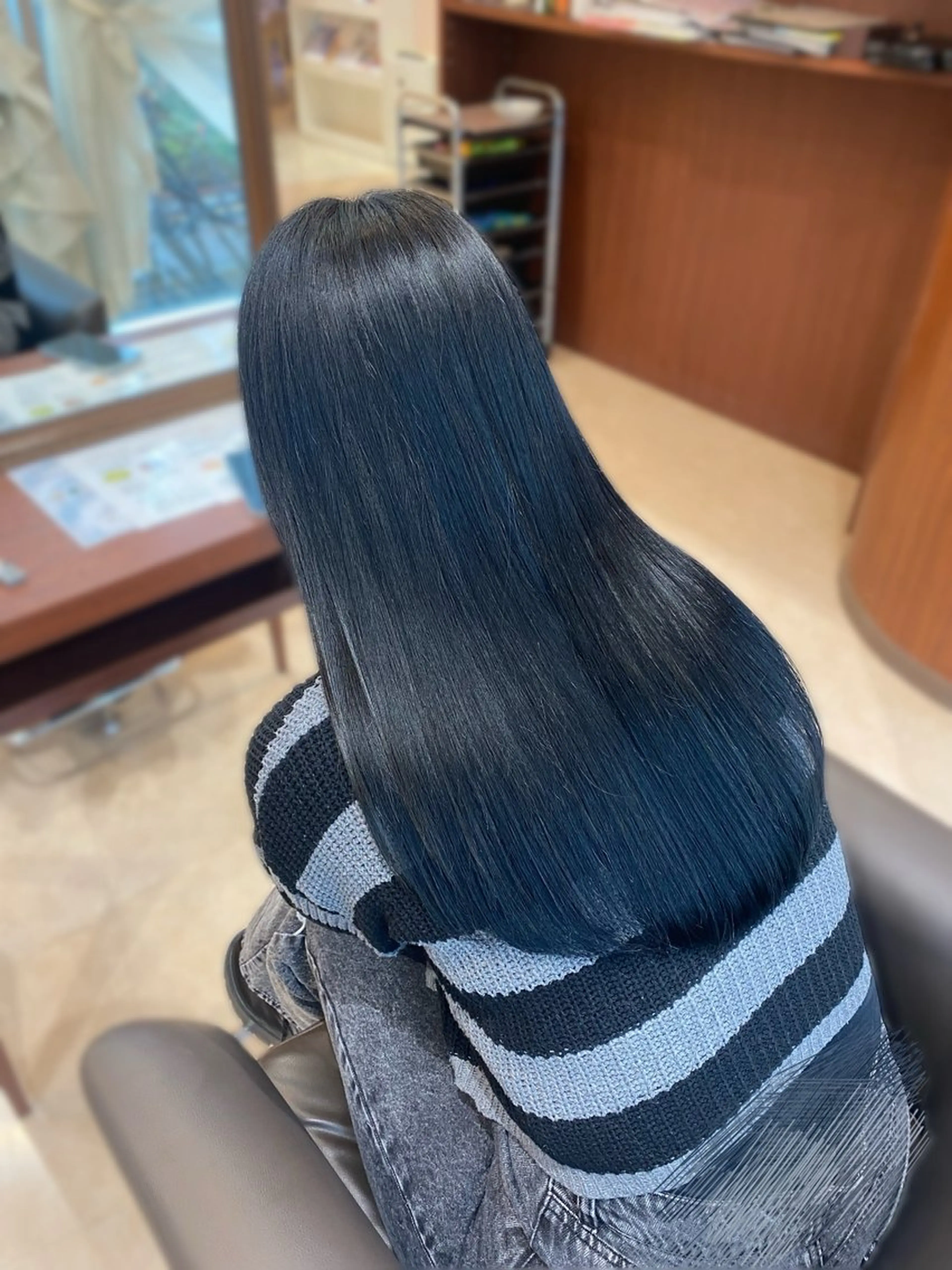 ミディアム カラー ブルーカラー カット ヘアカラー Reginavita栄店 【レジナヴィータ】所属・鈴木 二依奈のヘアスタイル