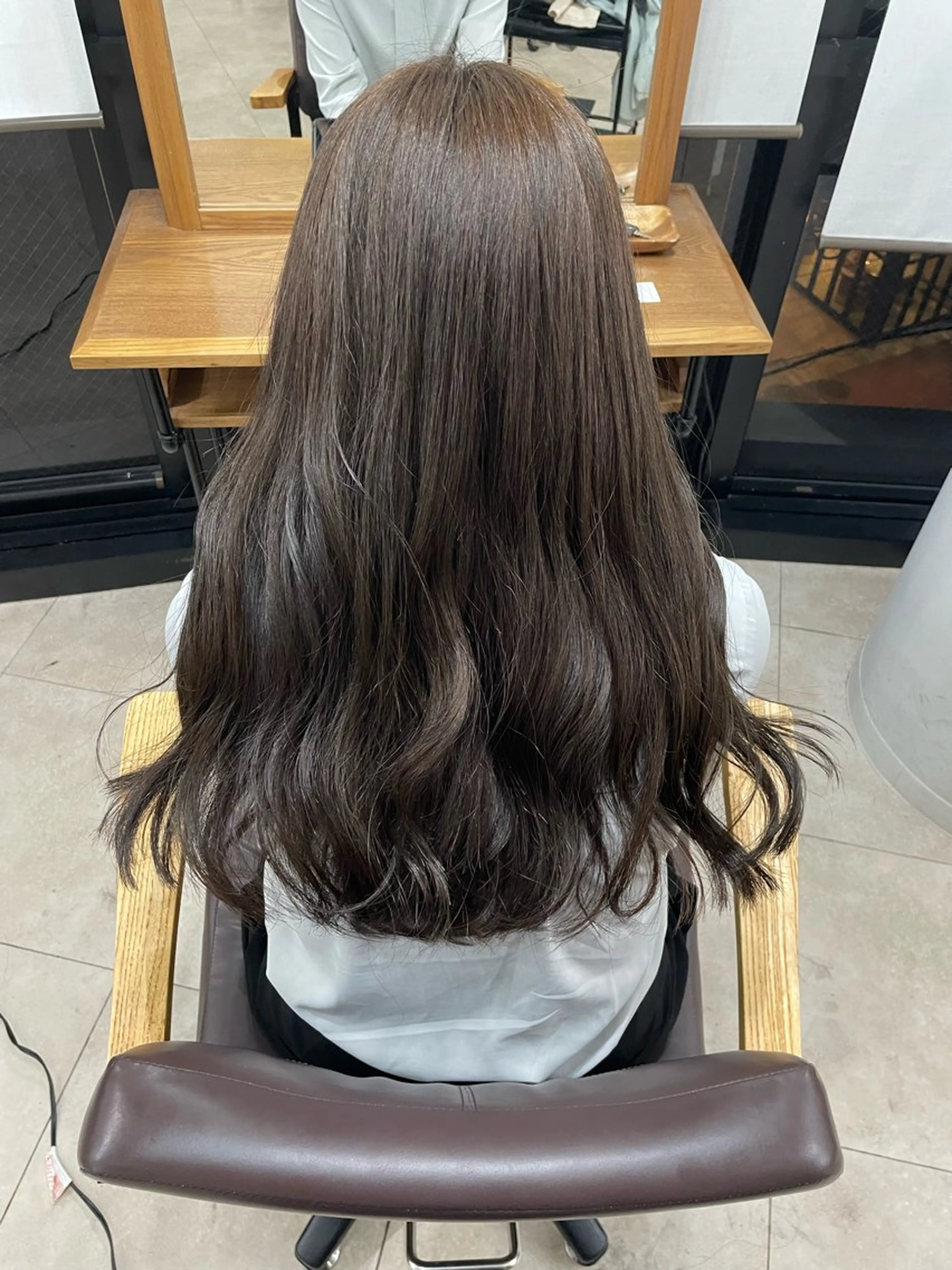 ロング カラー グレージュ オリーブグレージュ オリーブグレー _WHITE 佐伯 碧のヘアスタイル
