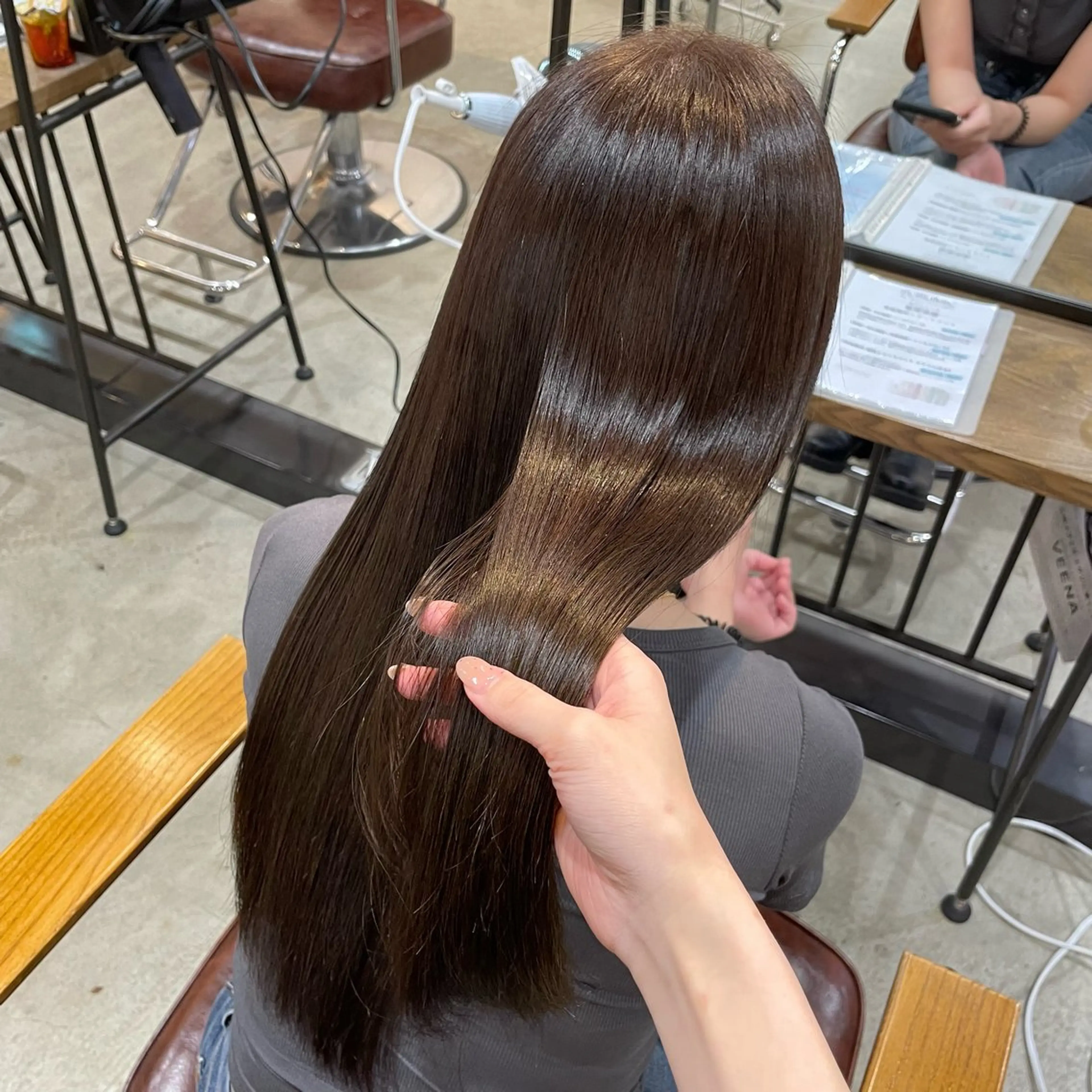 セミロング 酸性ストレート レイヤー/抜け感カラ ーAI🫧🎀のヘアスタイル