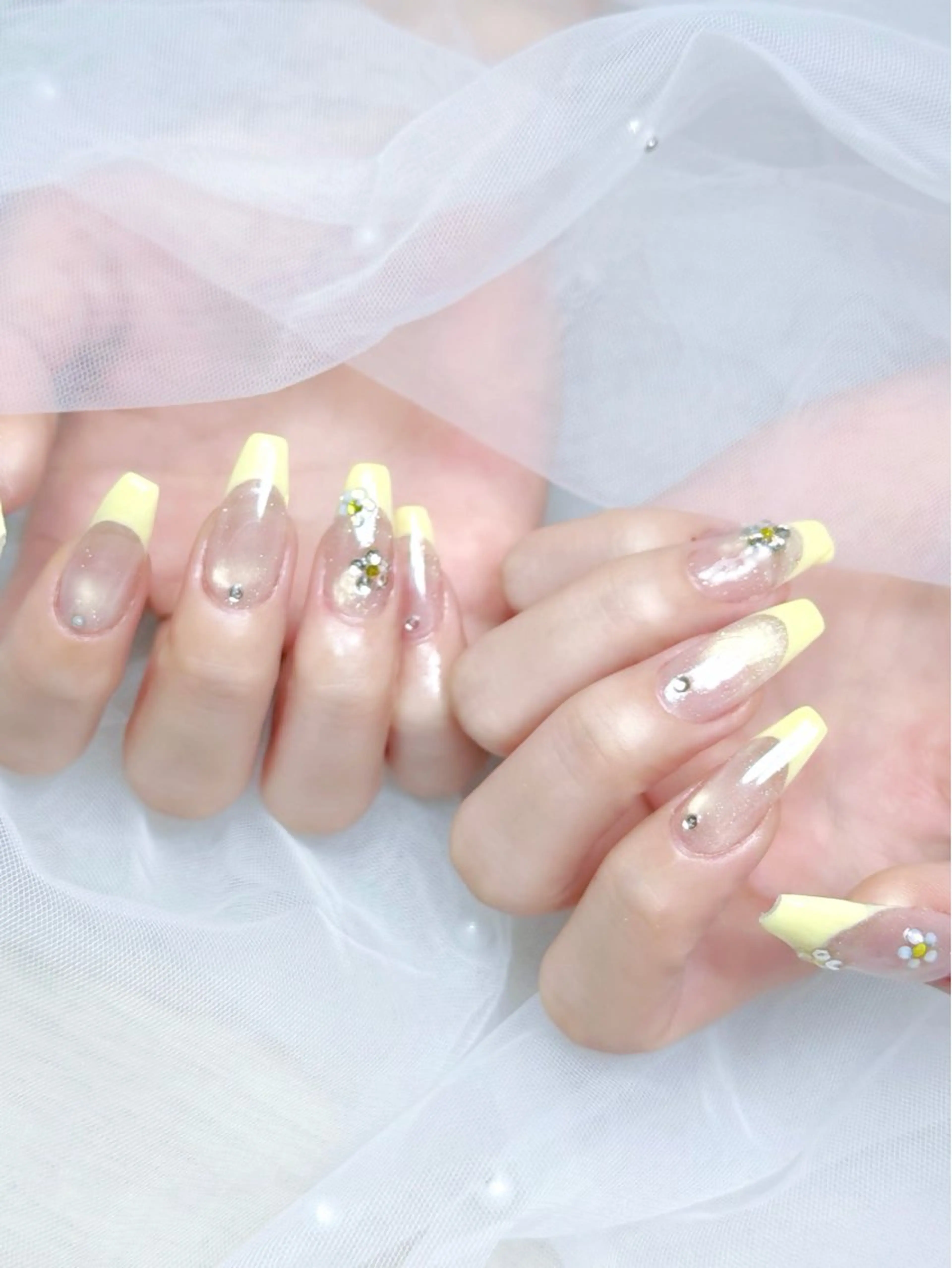 ネイル マグネットネイル パステルネイル 春ネイル ストーンネイル 黄色 S. Hanaのネイルデザイン