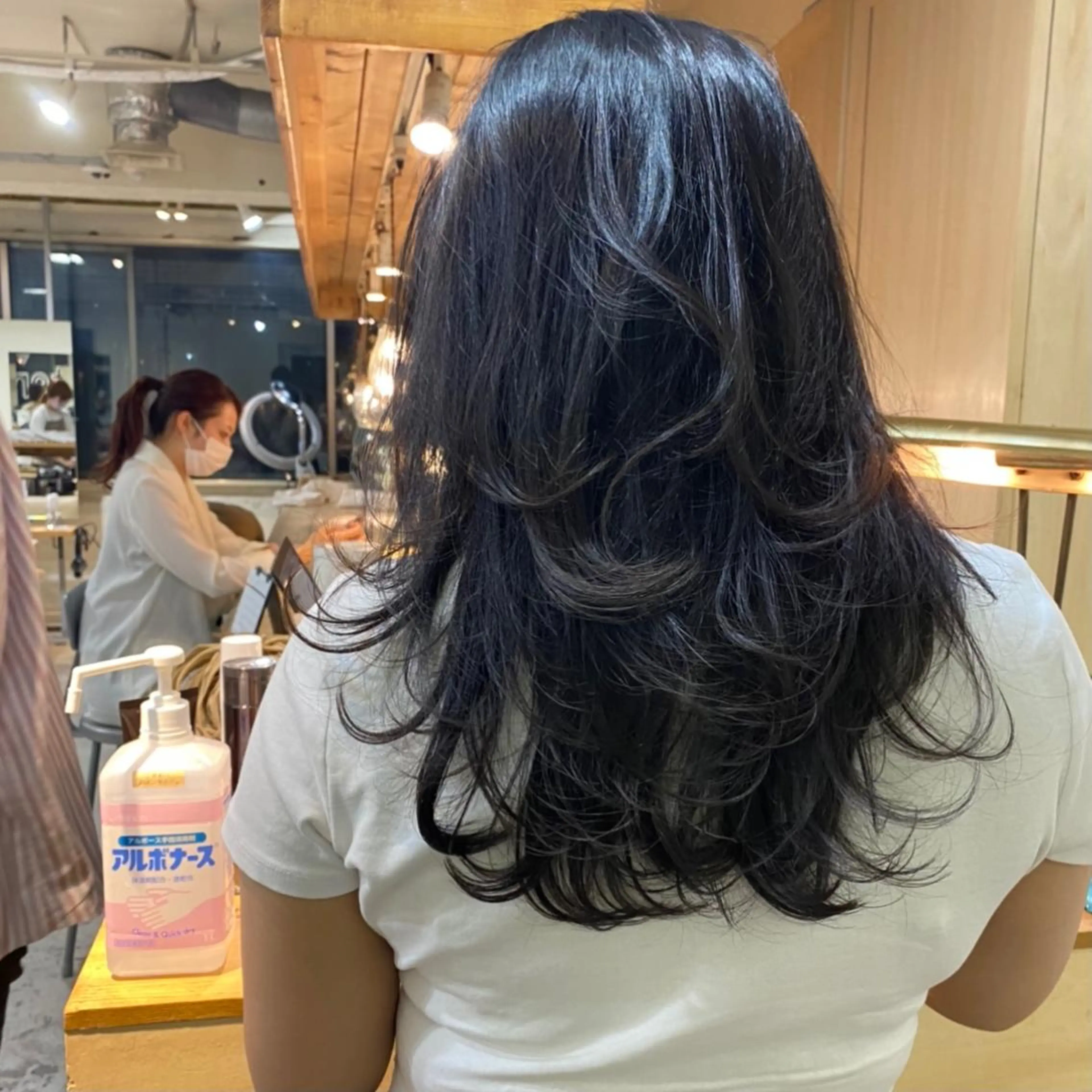 セミロング カラー ダークグレー ハイレイヤー レイヤーカット カット ヘアカラー トリートメント パーマ美容師 hanaのヘアスタイル