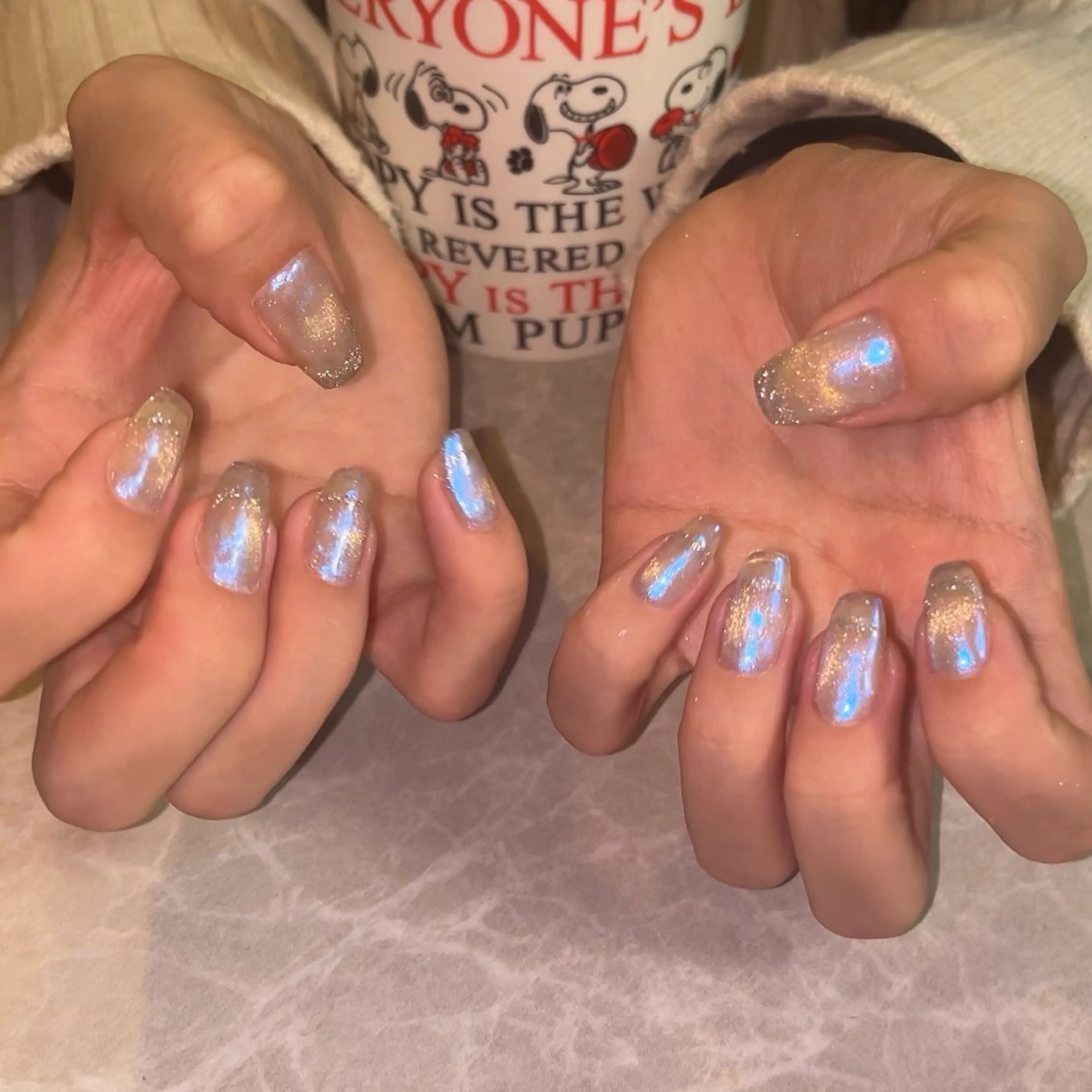 ネイル オーロラネイル フレンチネイル ラメ(グリッター) ハンドネイル Lily Nailのネイルデザイン