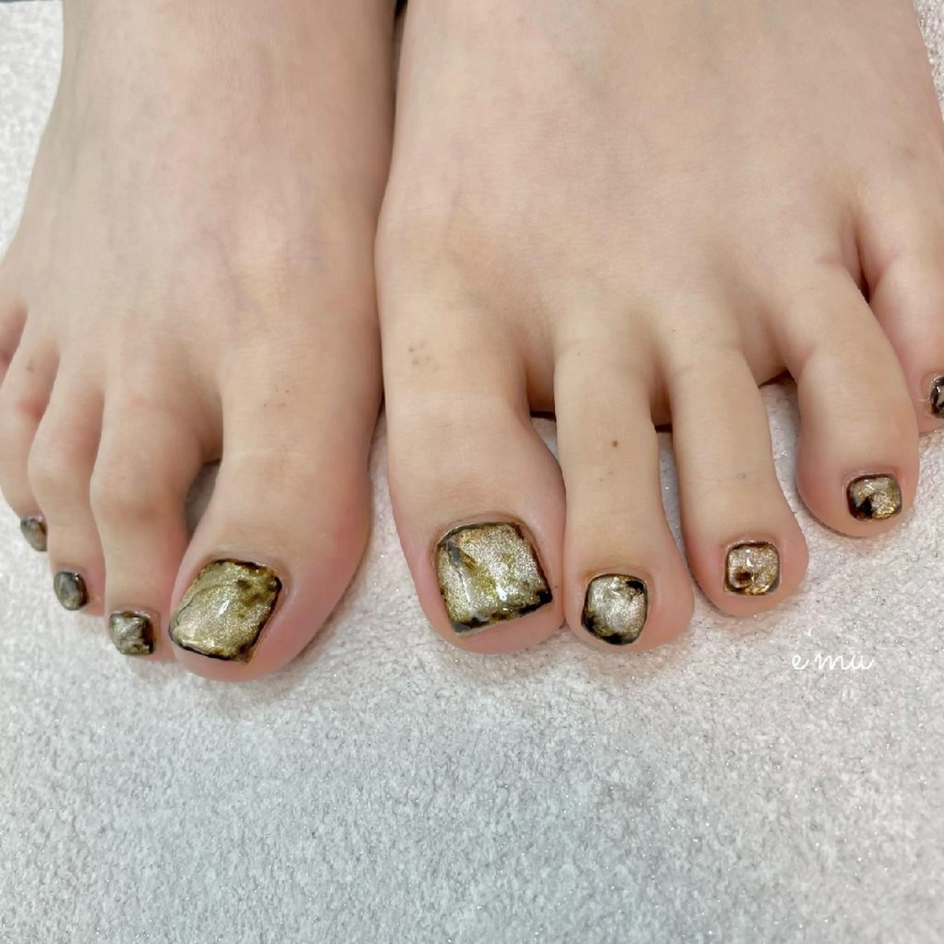 セミロング ネイル フットネイル ニュアンスネイル フットネイル nail salon e'mu💐のネイルデザイン