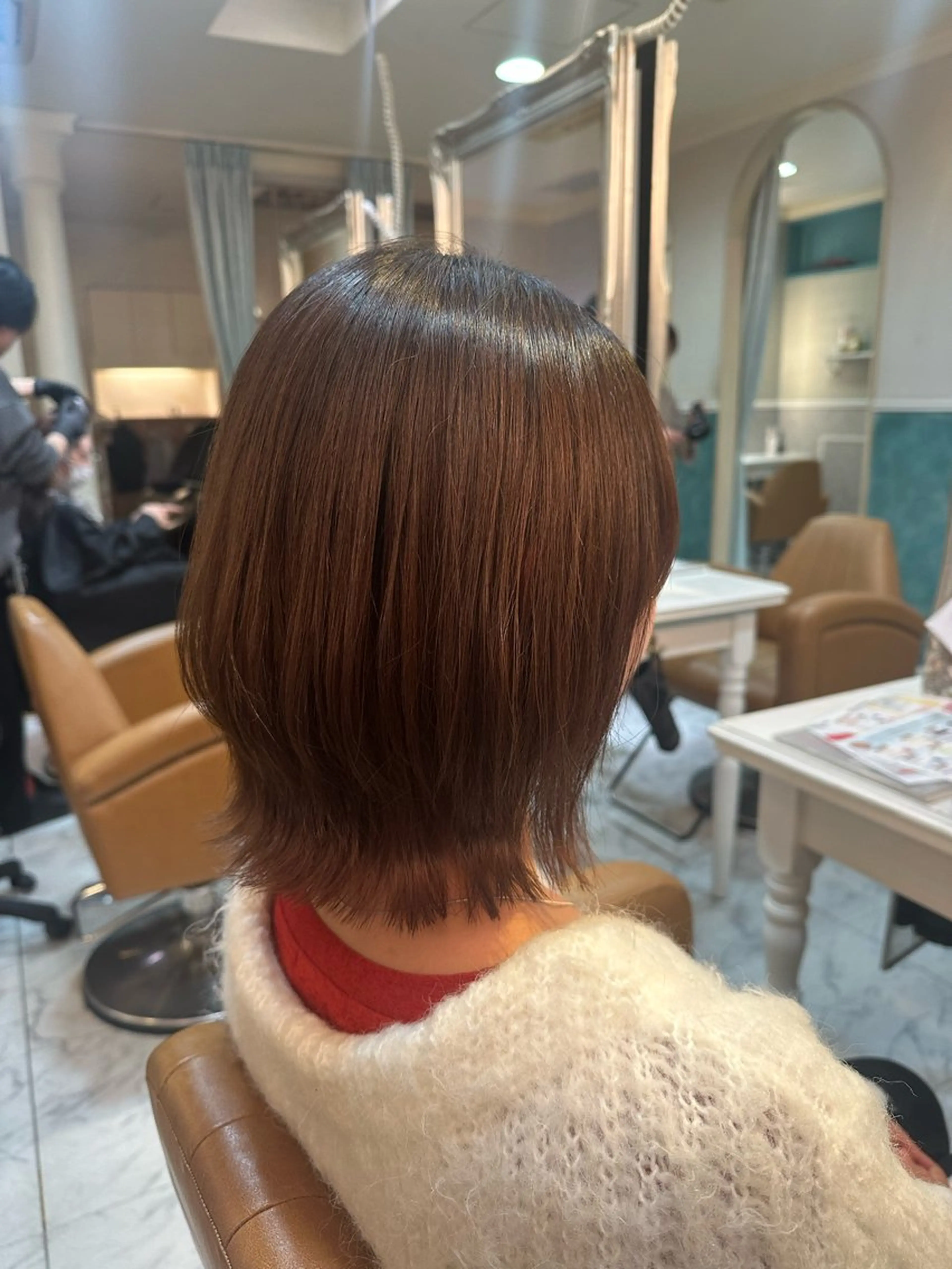 ミディアム レイヤー/顔周り /ボブ/銀座/サラのヘアスタイル