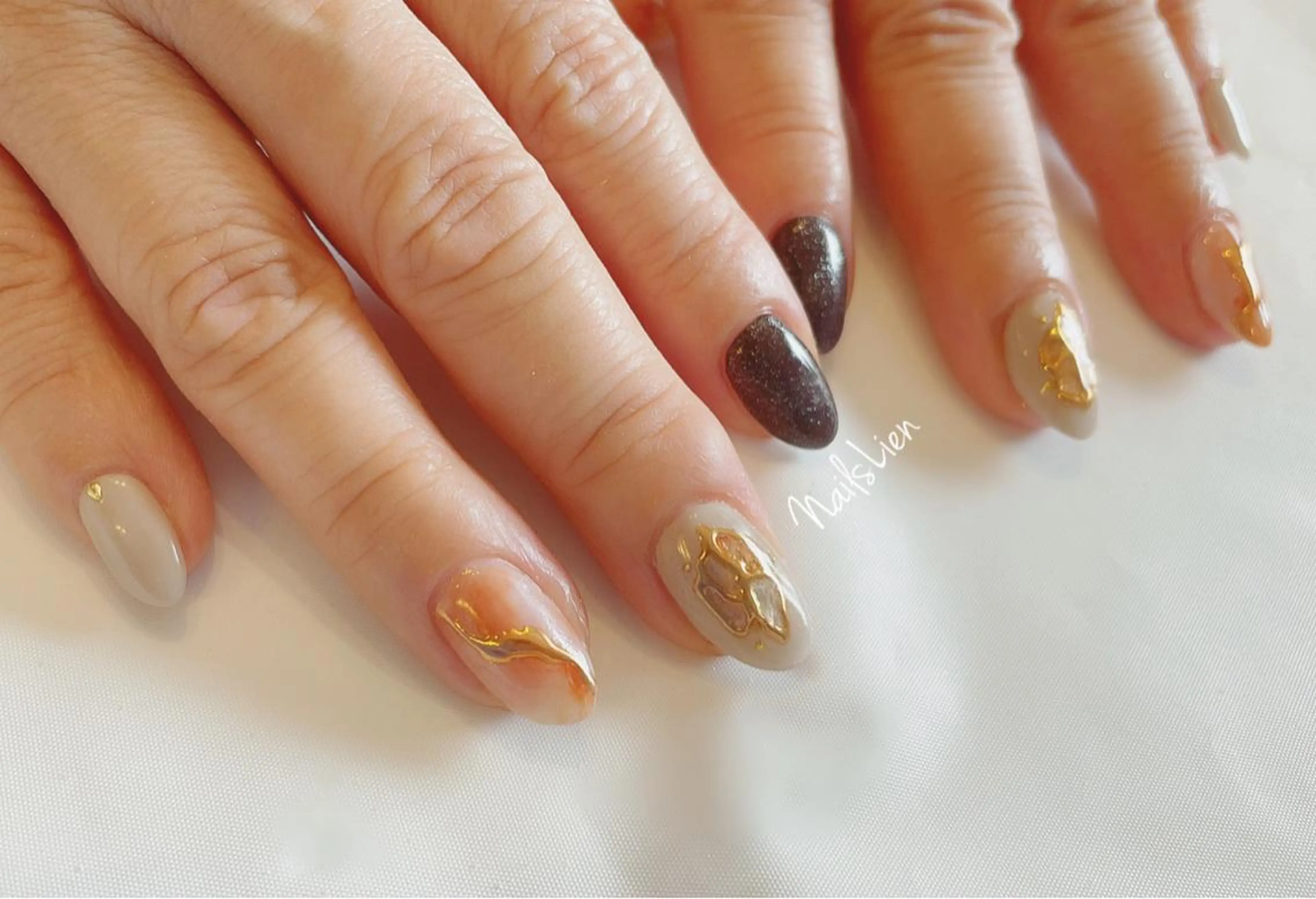 ネイル アニマル柄 フラワーネイル フレンチネイル ガラスフレンチ グラデーション studio e n / RiNのネイルデザイン