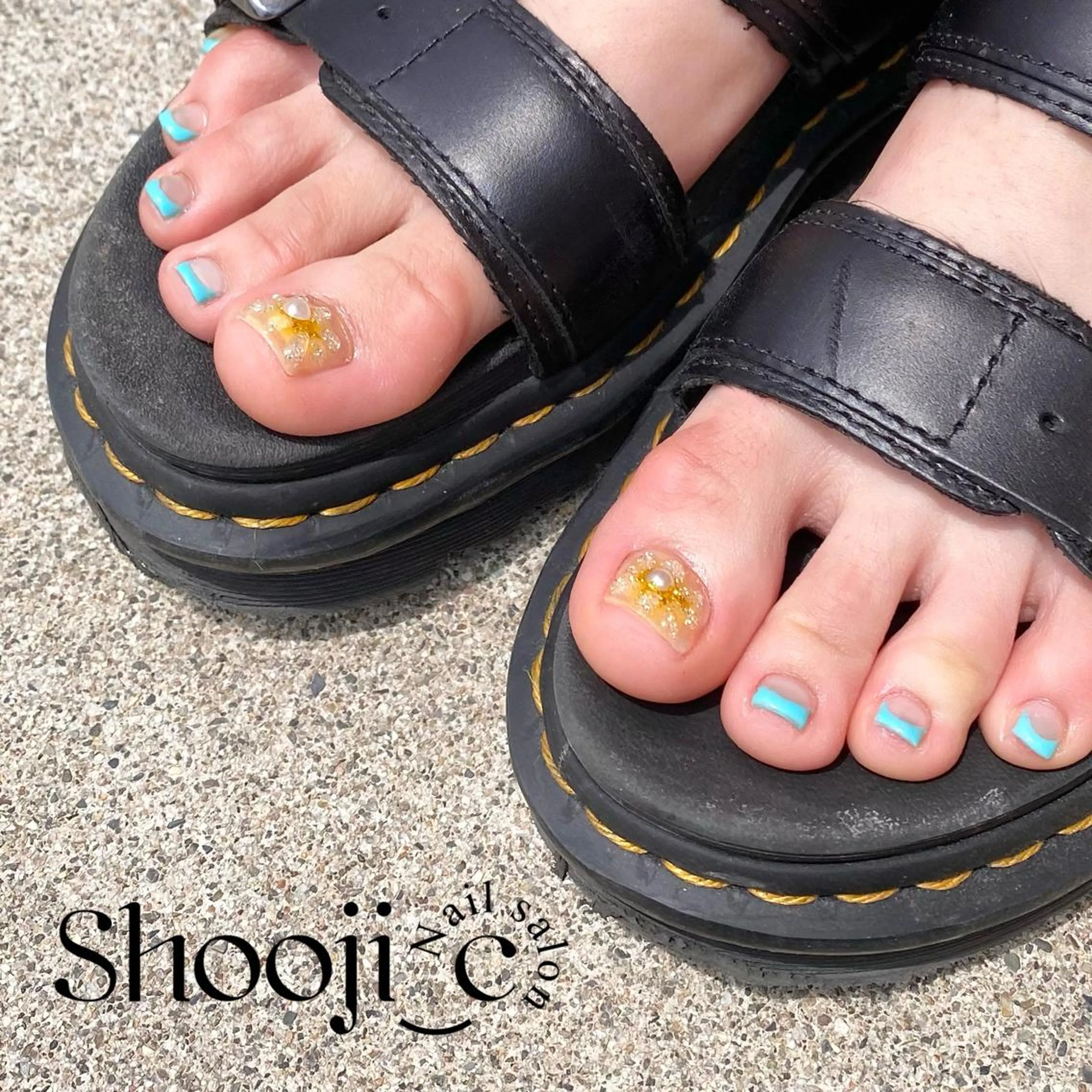 ネイル フレンチネイル ラメ(グリッター) ぷっくりネイル Shooji_c Nail salon所属・Shooji_c Nail salonのネイルデザイン