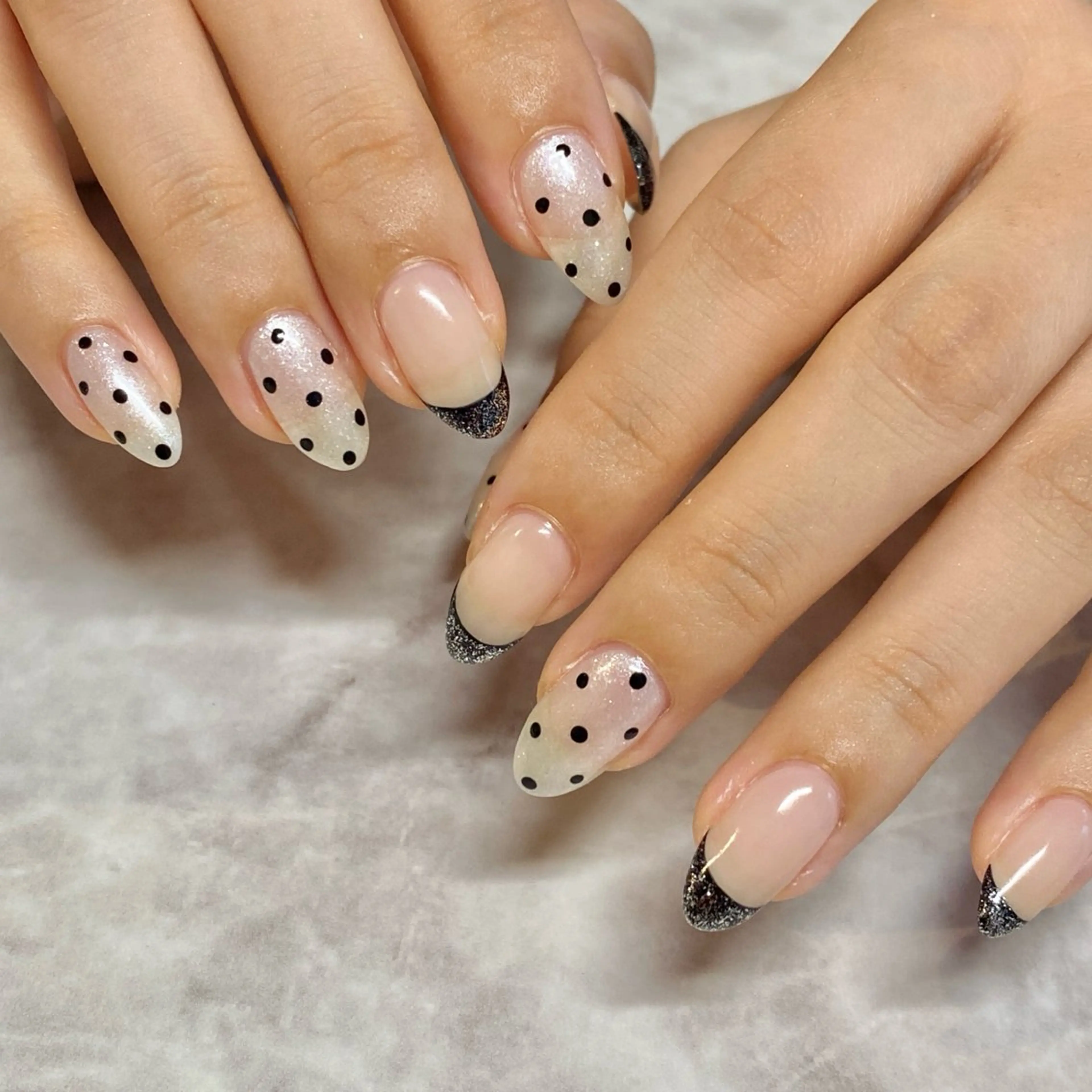 ネイル ドット フレンチネイル ガーリー ラメ(グリッター) Loca所属・Loca.nails Kasumiのネイルデザイン