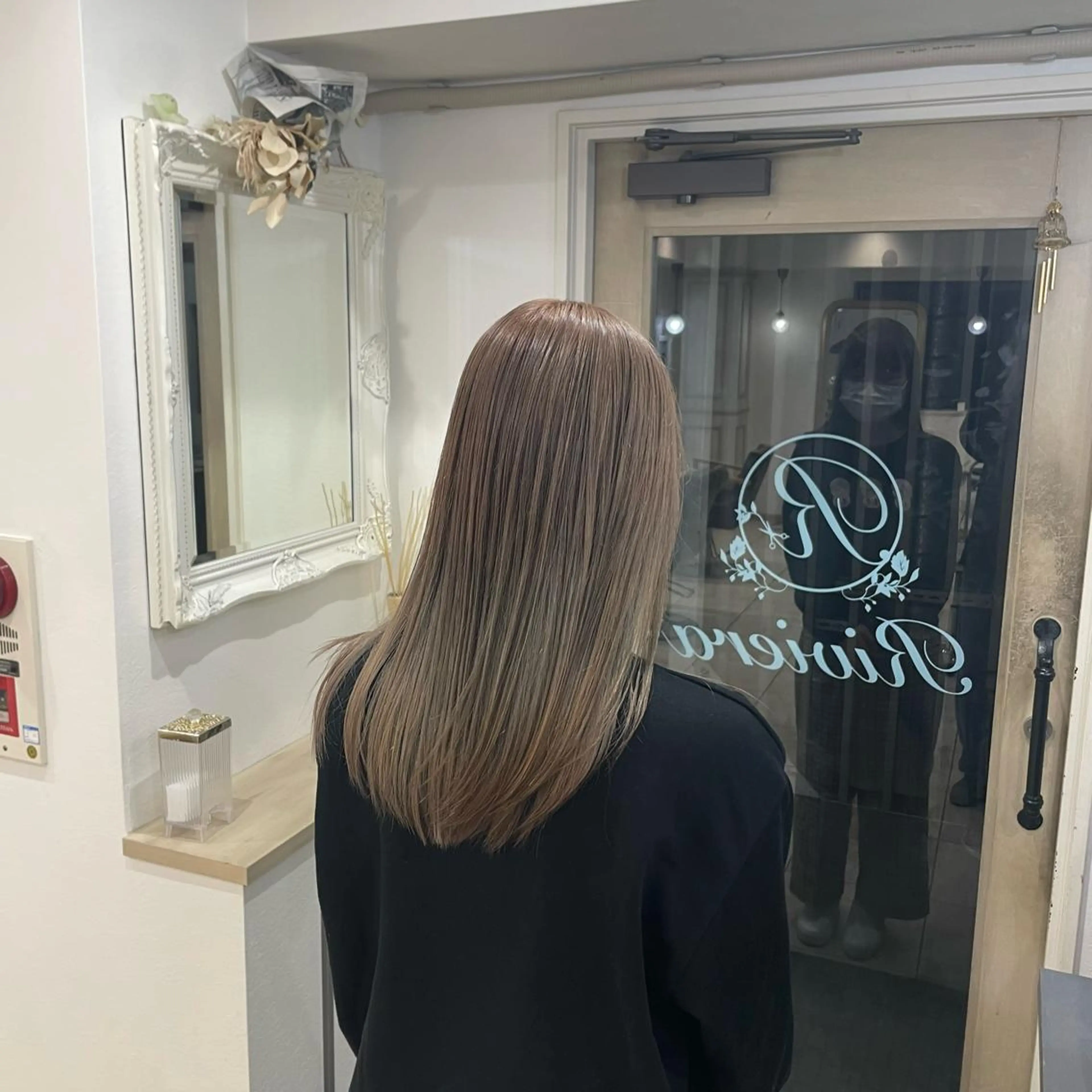 ロング カラー ベージュカラー ブリーチ ミルクティーベージュ ミルクティーベージュ /三村克彦のヘアスタイル