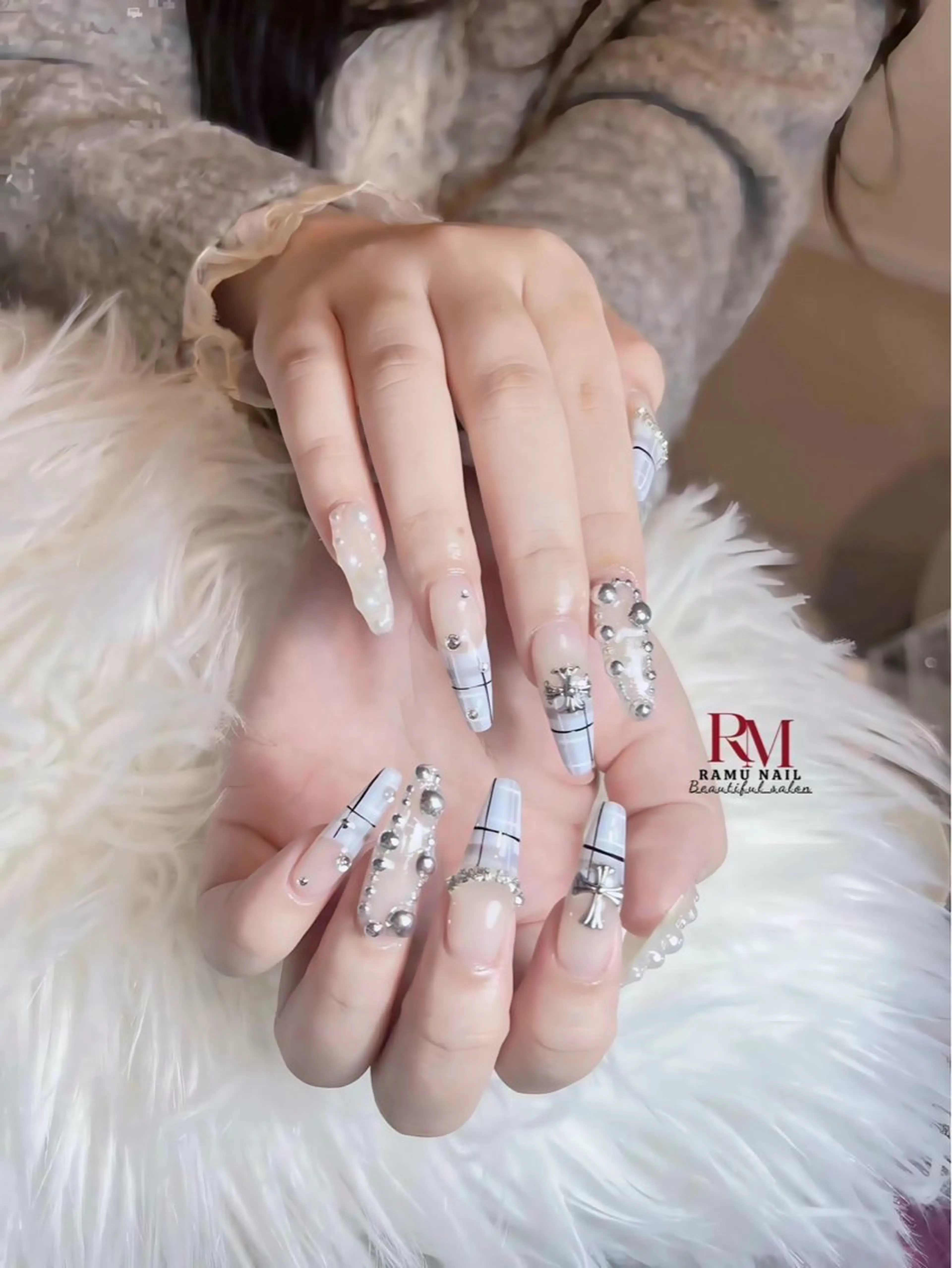 ネイル チークネイル フレンチネイル グラデーション キラキラネイル 韓国ネイル ハンドネイル RAMU_Nail 池袋店のネイルデザイン