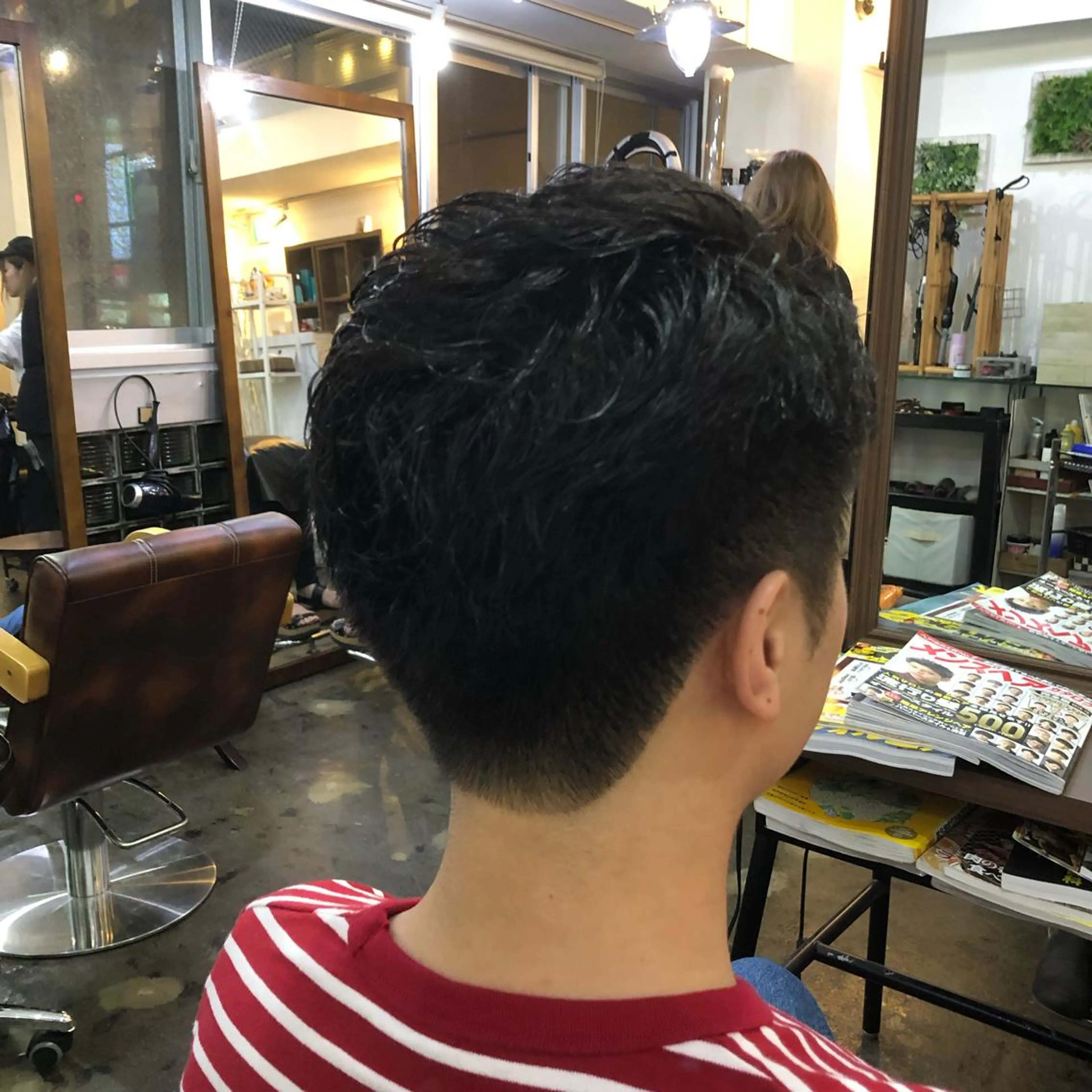 メンズ カット ヘアカラー トリートメント メンズパーマヒロ トのヘアスタイル