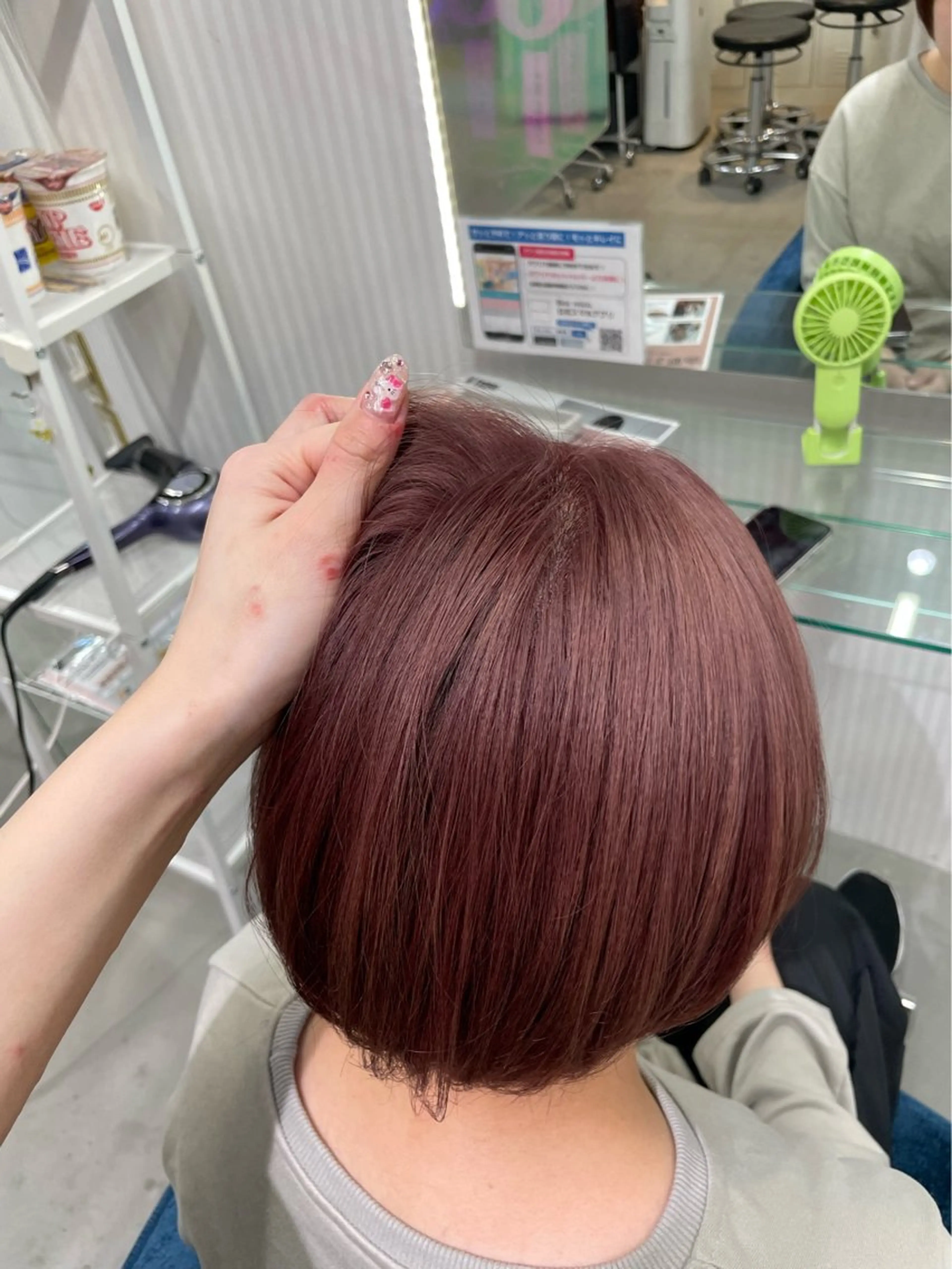 ショート カラー ベージュカラー ピンクカラー ピンクベージュ ヘアカラー 安井まゆ _Box mico.のヘアスタイル