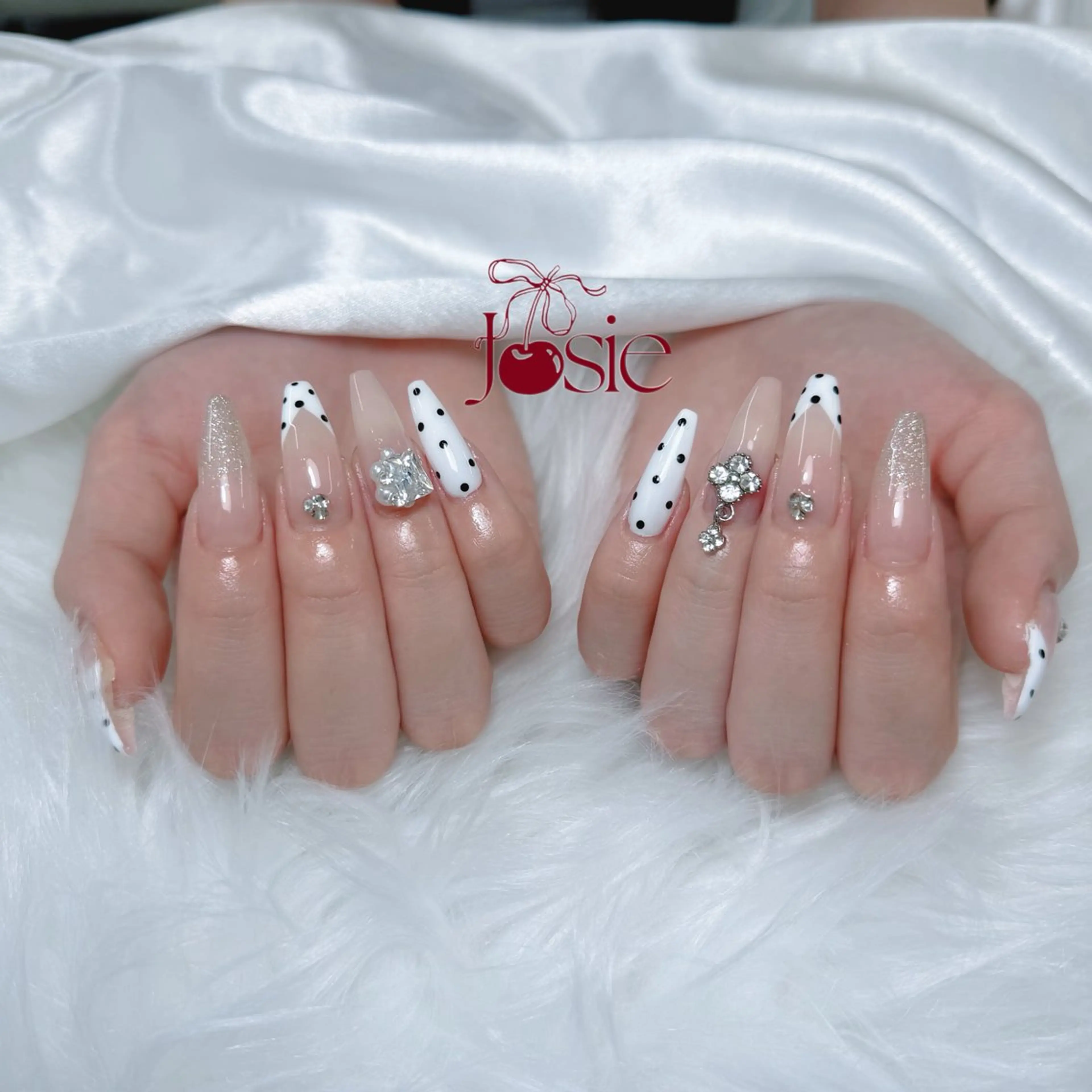 ネイル キラキラネイル 韓国ネイル 持ち込み ワンホンネイル ハンドネイル JOSIE nail studioのネイルデザイン