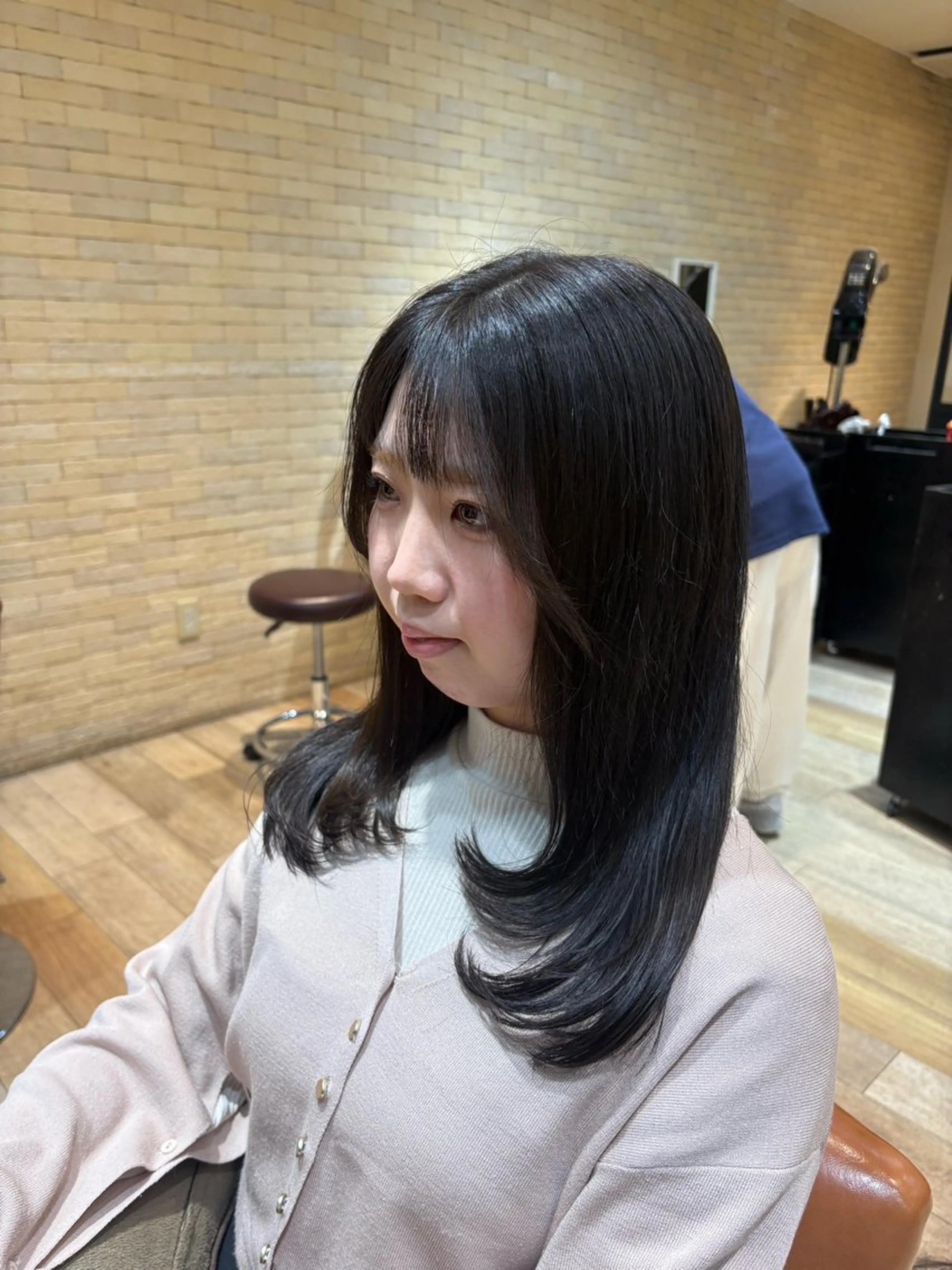 セミロング カラー カット ヘアカラー しおり🍬 KOKORO🤍のヘアスタイル