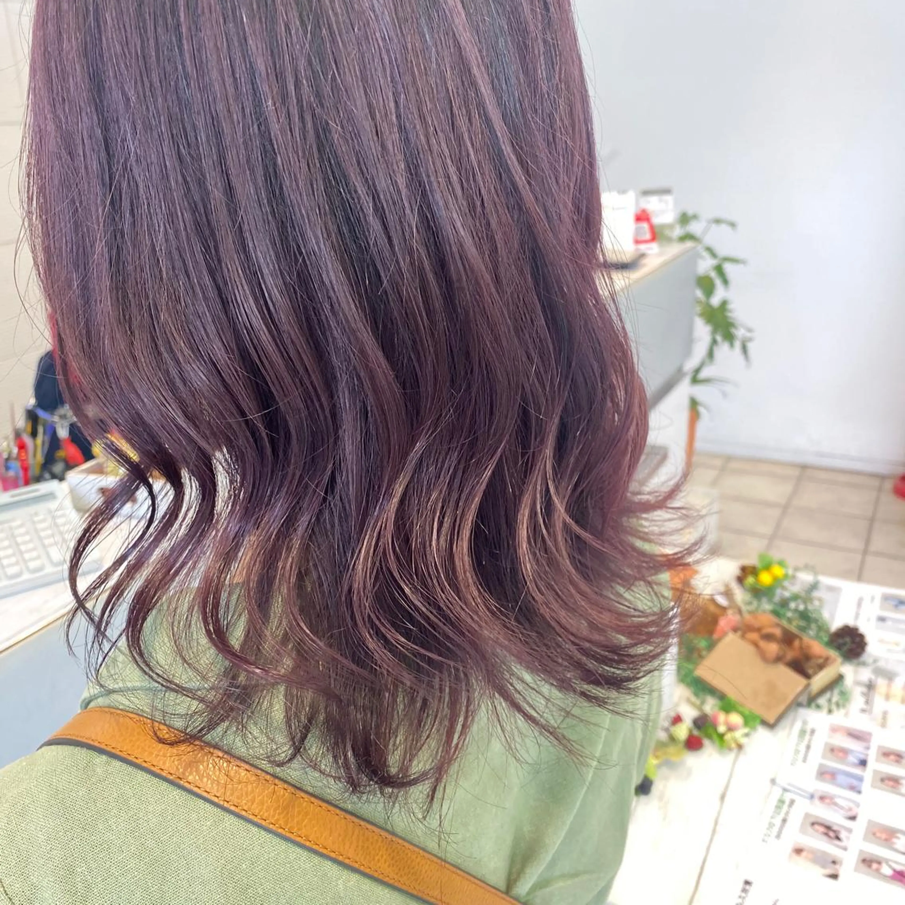 セミロング カラー 渡邊 唯のヘアスタイル