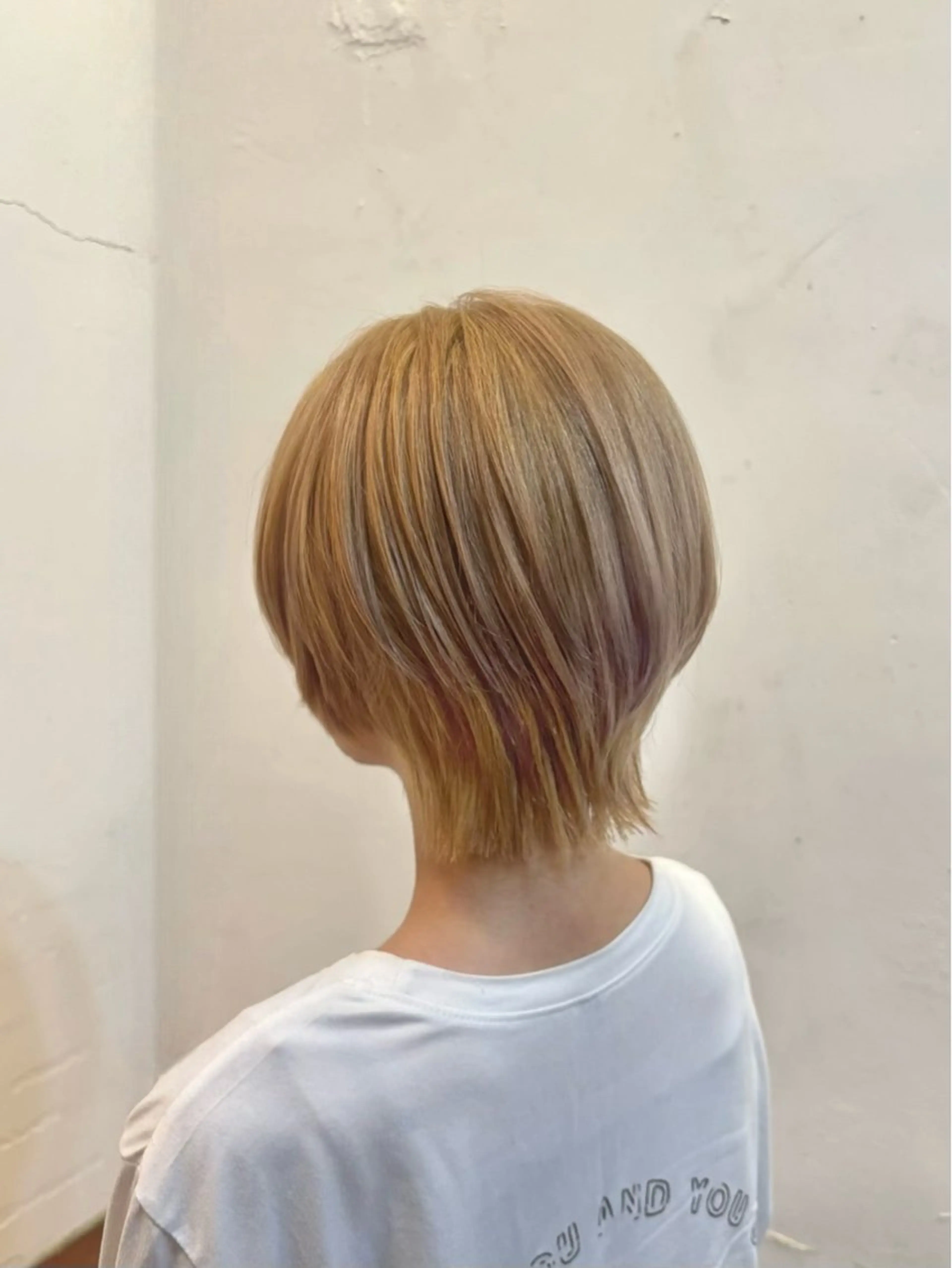 ショート カラー ベージュカラー ブリーチ 透明感カラー ハイトーンカラー ショートヘア カット ヘアカラー トリートメント 透明感カラー 🐺黛杏香🐺のヘアスタイル