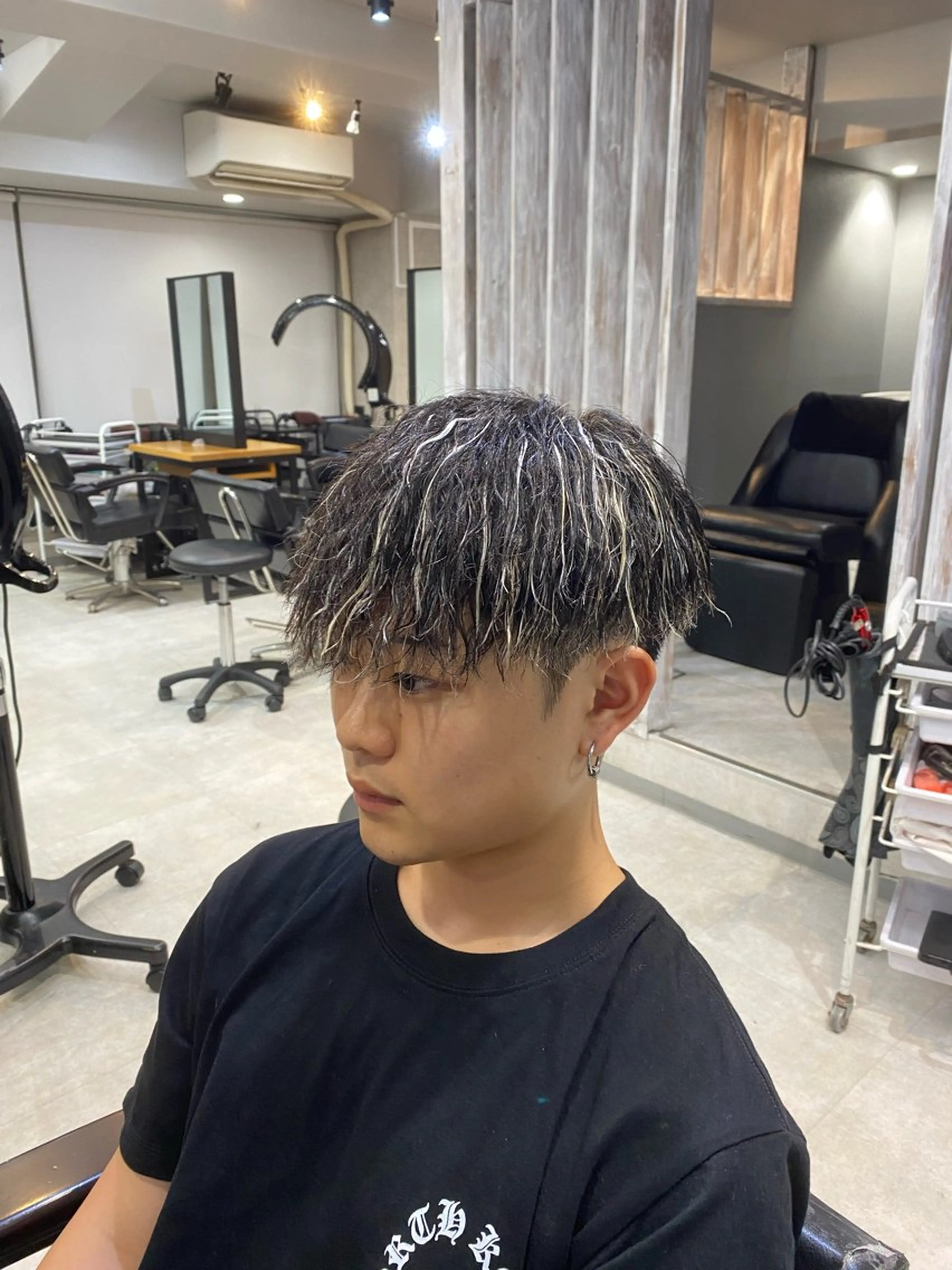 ショート カラー パーマ ハイライトカラー ハイライト ツイストパーマ カット ヘアカラー パーマ 🐉『メンズ美容師』 吉田龍星🐉のヘアスタイル