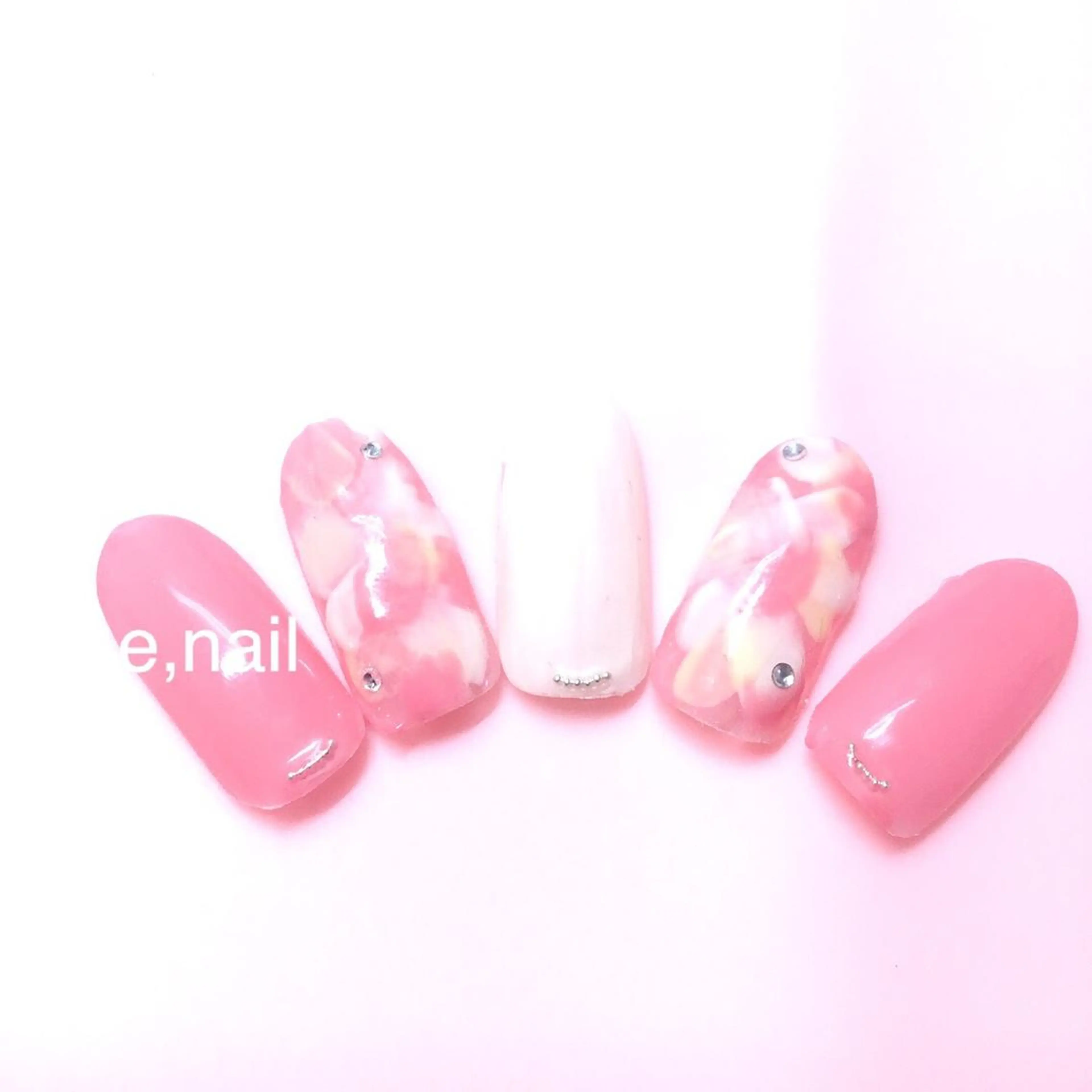 ネイル e.nail所属・和賀井 恵理のネイルデザイン