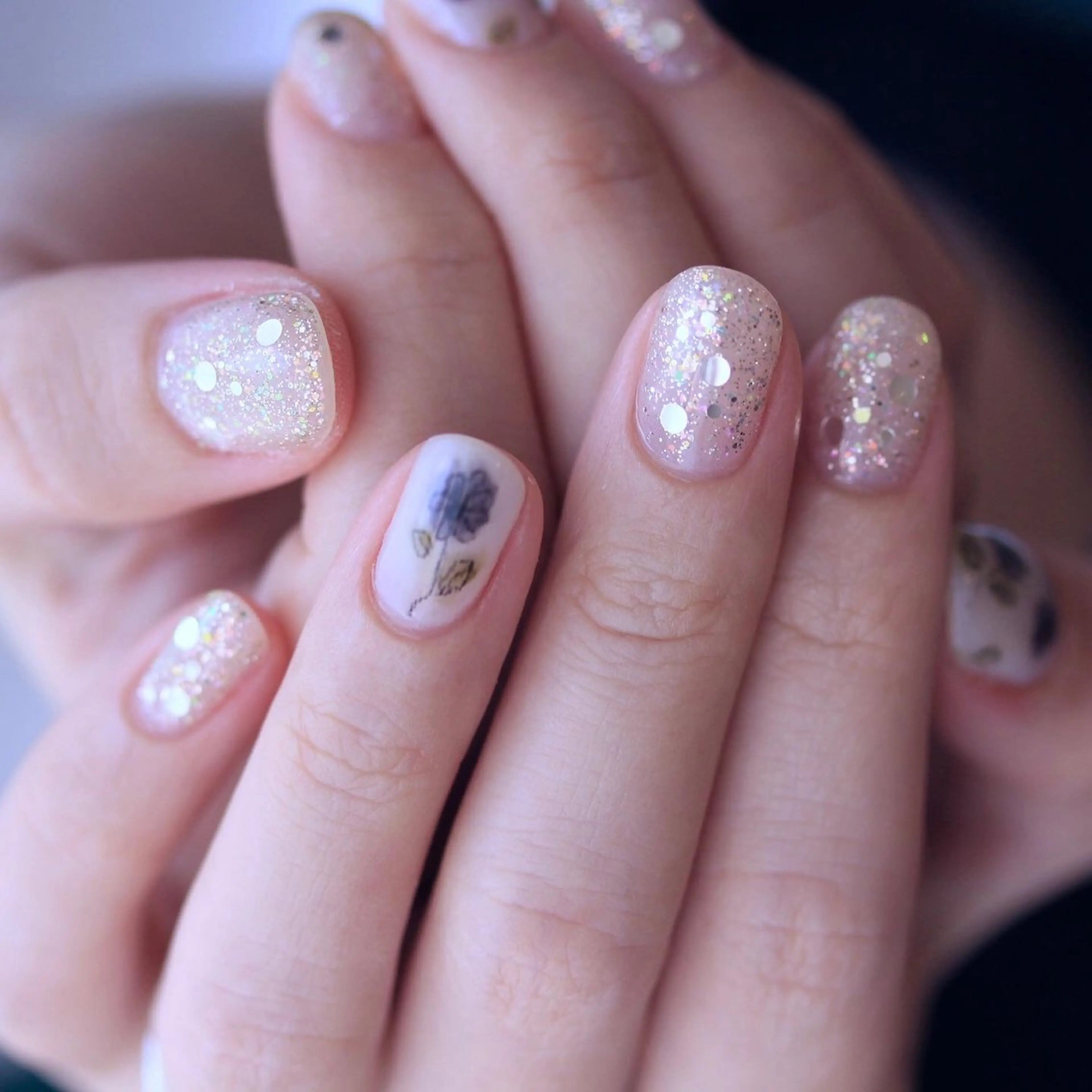 ネイル フラワーネイル 氷ネイル・うるうるネイル ニュアンスネイル オフィスネイル シンプルネイル ハンドネイル Elio所属・Elio 国泰寺のネイルデザイン