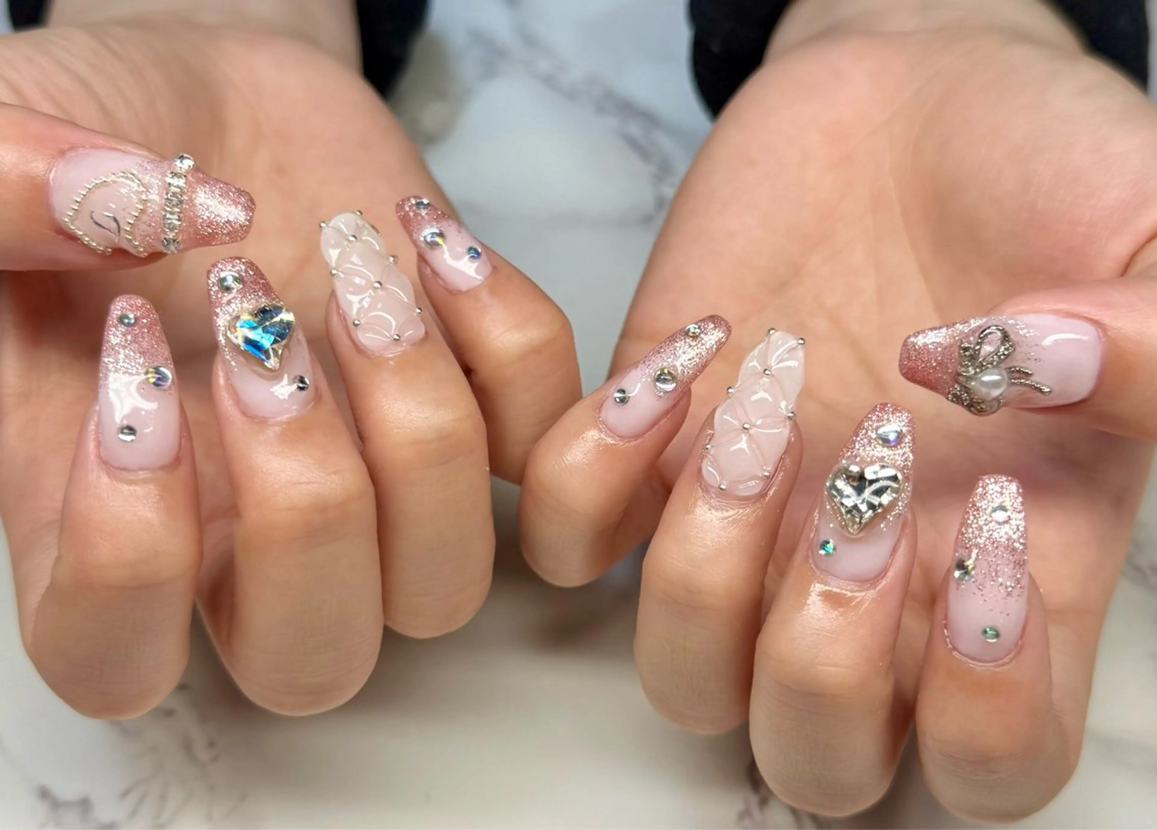 ネイル アートネイル チークネイル ハート キラキラネイル マグネットネイル M.N_ nailのネイルデザイン