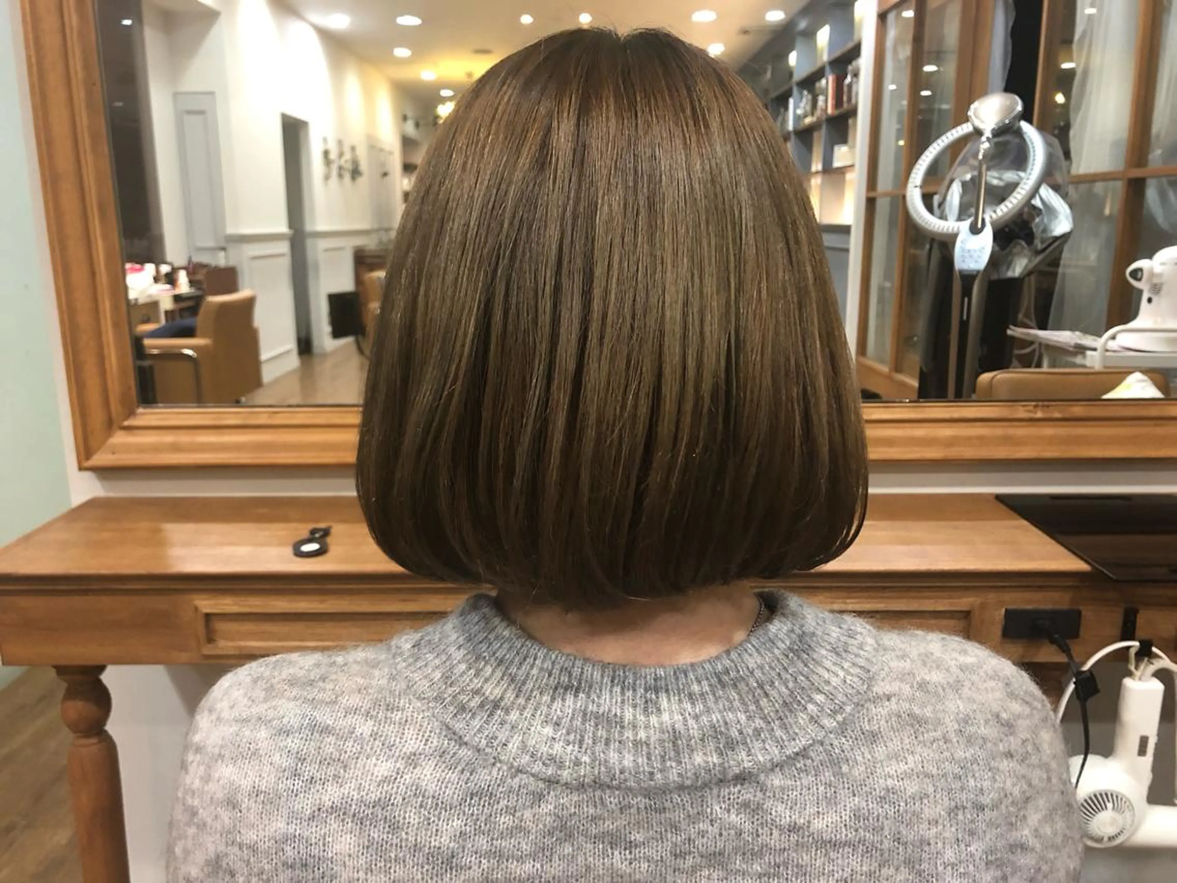 ミディアム 新井 友菜のヘアスタイル