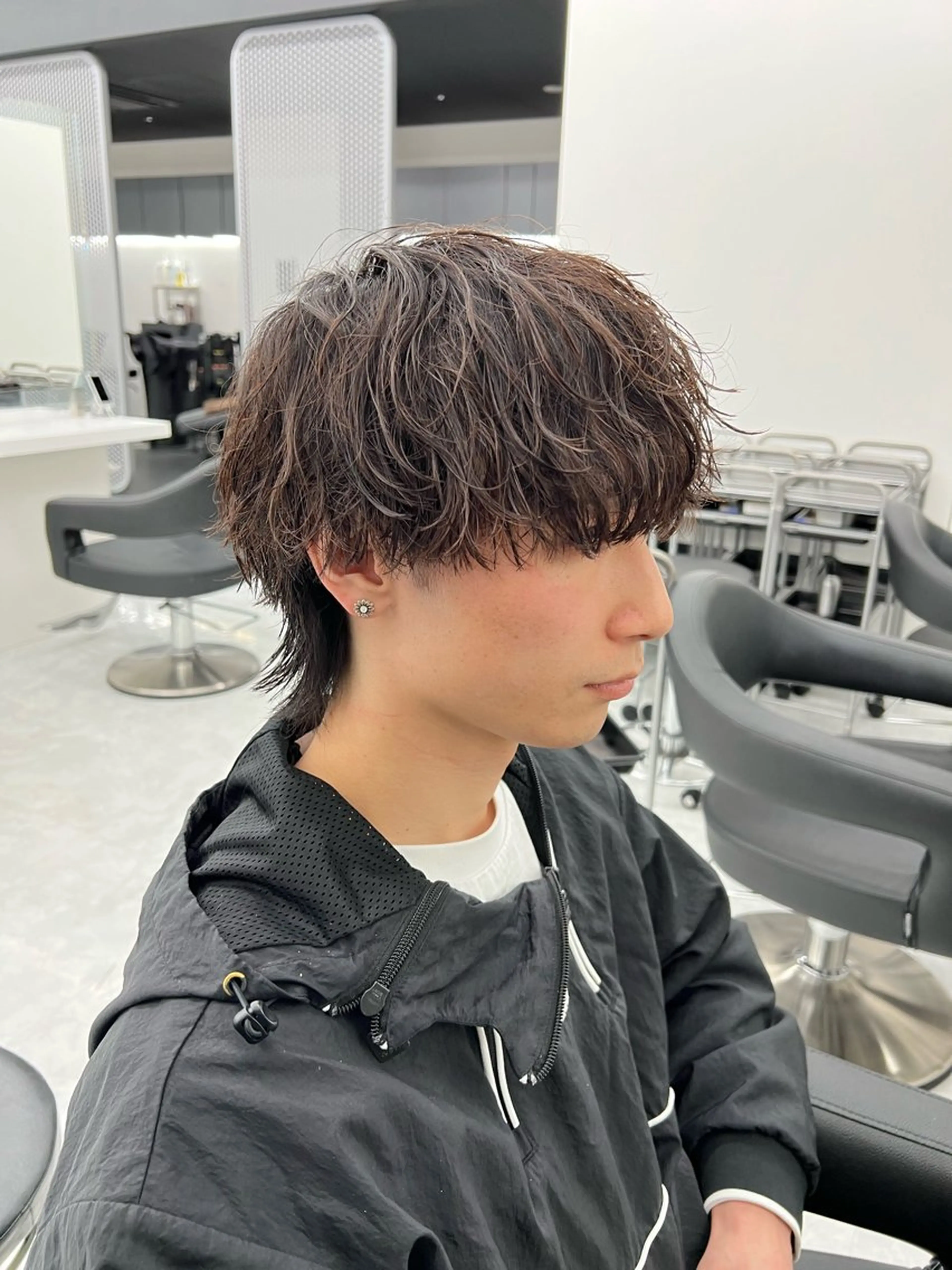 ミディアム パーマ メンズ ミディアムパーマ センターパート メンズ韓国風 韓国マッシュ マッシュウルフ メンズパーマ特化 TAIGAのヘアスタイル