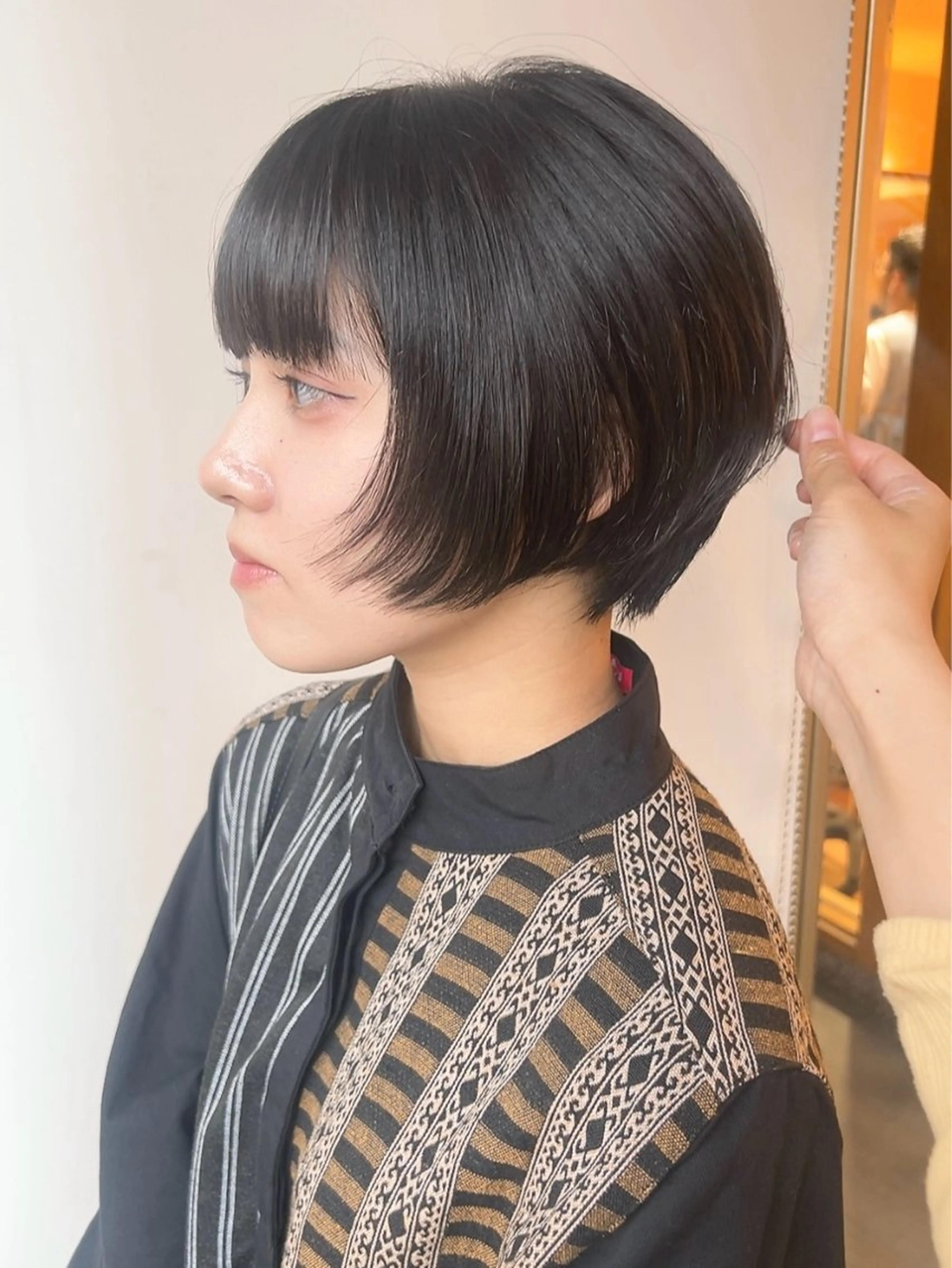 ショート 顔まわりレイヤー 顔周りカット レイヤーカット ショートヘア 松岡彩華 ボブ /グレージュのヘアスタイル