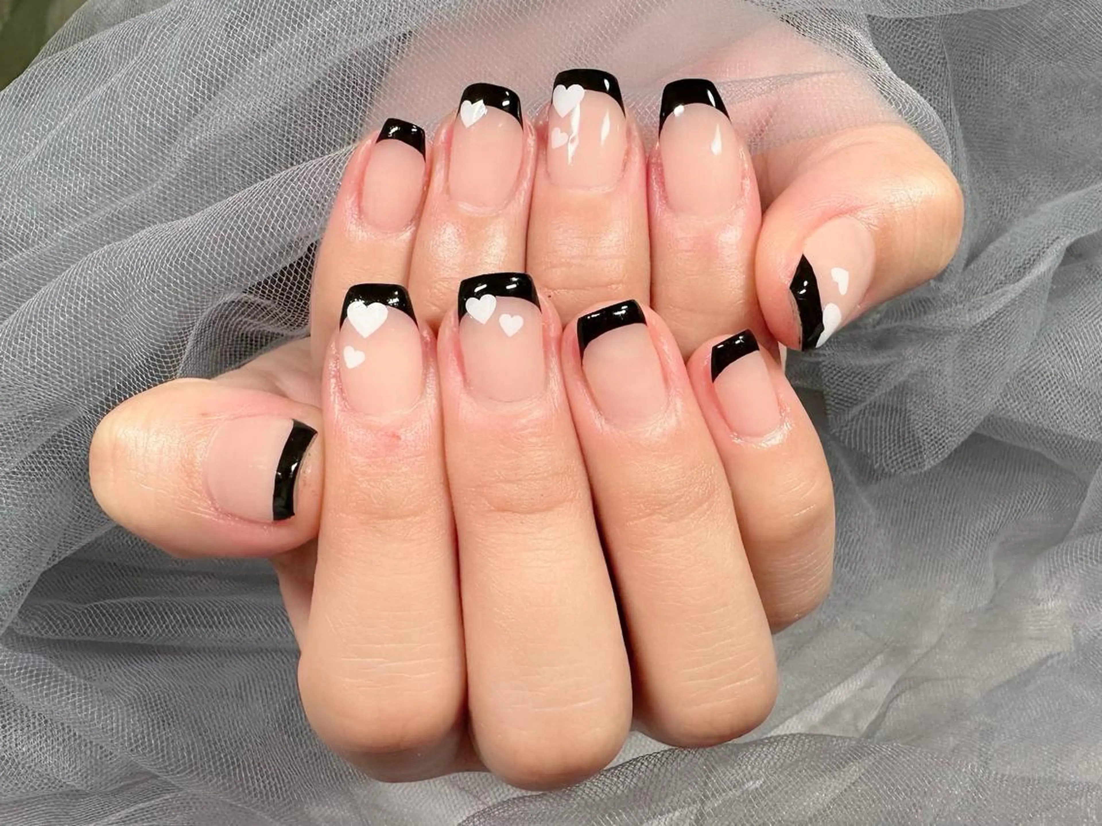 ネイル フレンチネイル ハート ハンドネイル Nail Salon KURELLYのネイルデザイン