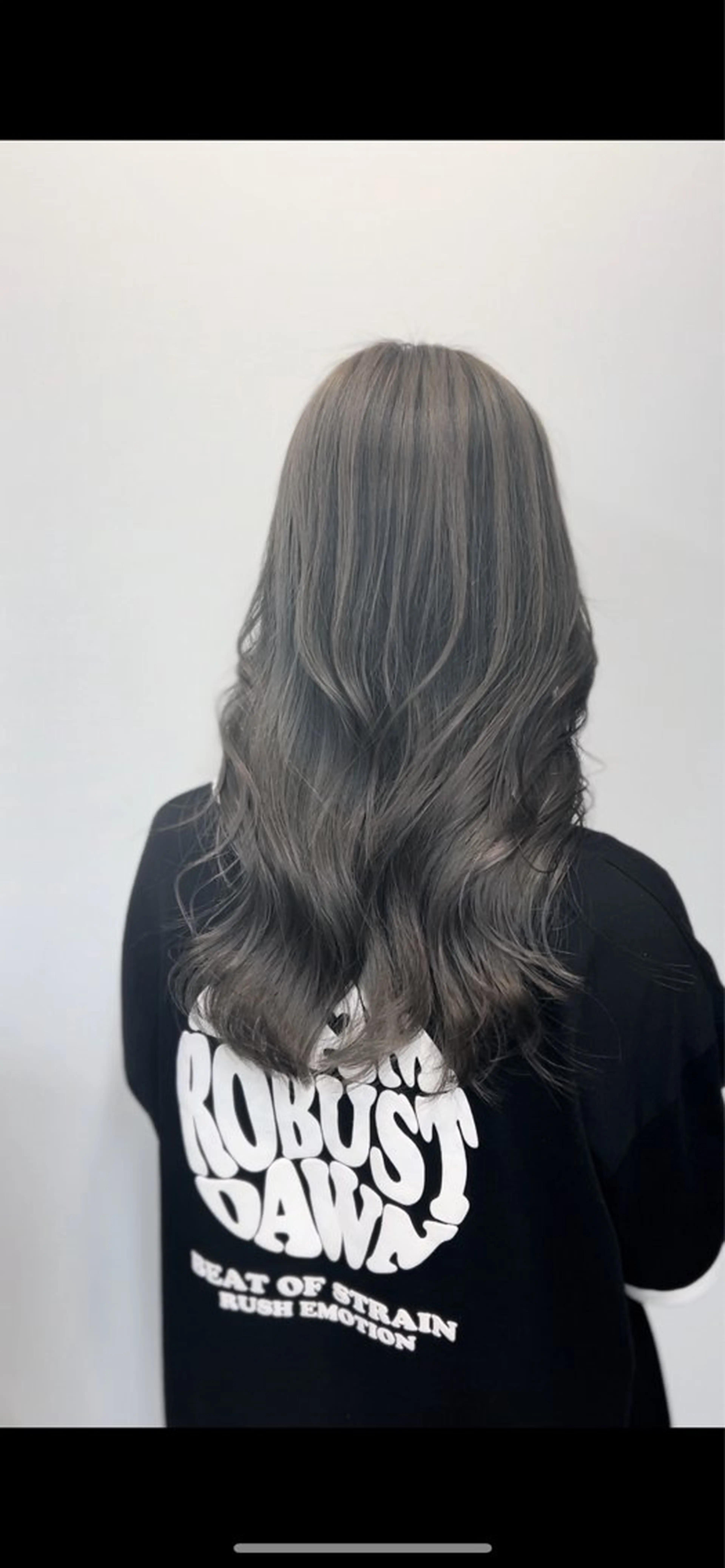 セミロング カラー ブリーチ デザインカラー ハイトーンカラー 似合わせカット ウルフカット 柘原 颯太のヘアスタイル