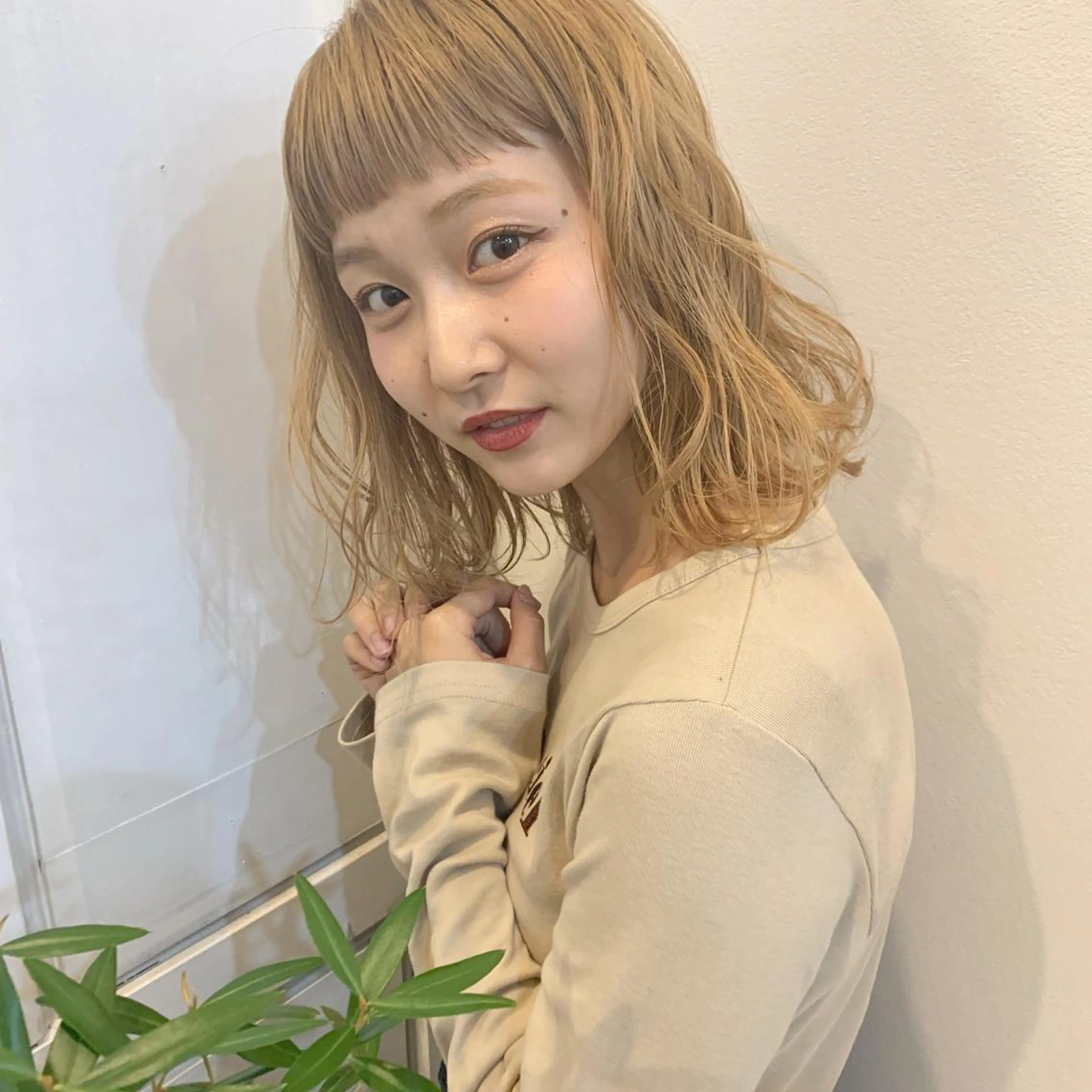 セミロング KAORU オリーブカラーのヘアスタイル