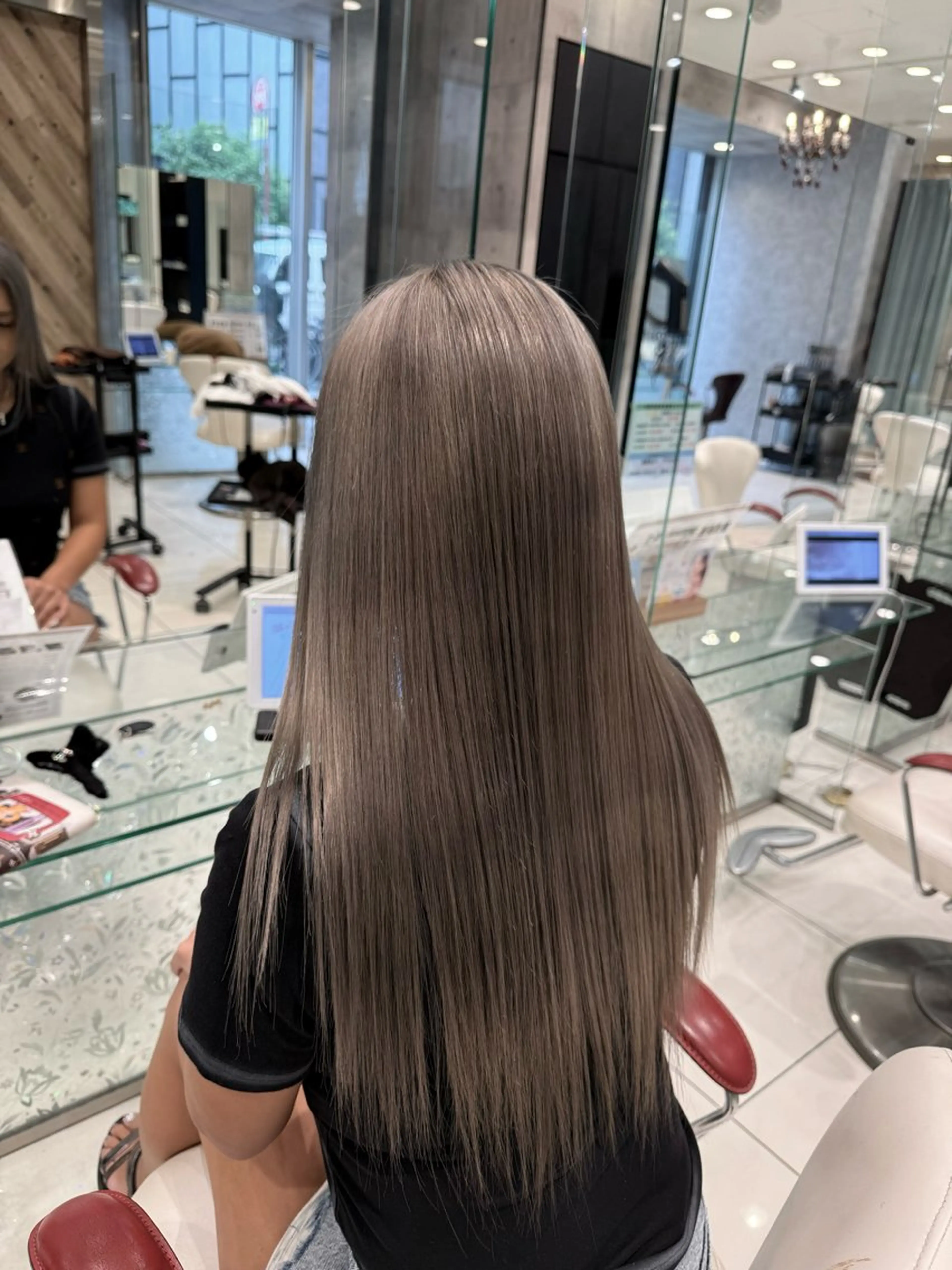 ロング ハイトーンカラー✨️ 艶カラー特化Amiのヘアスタイル