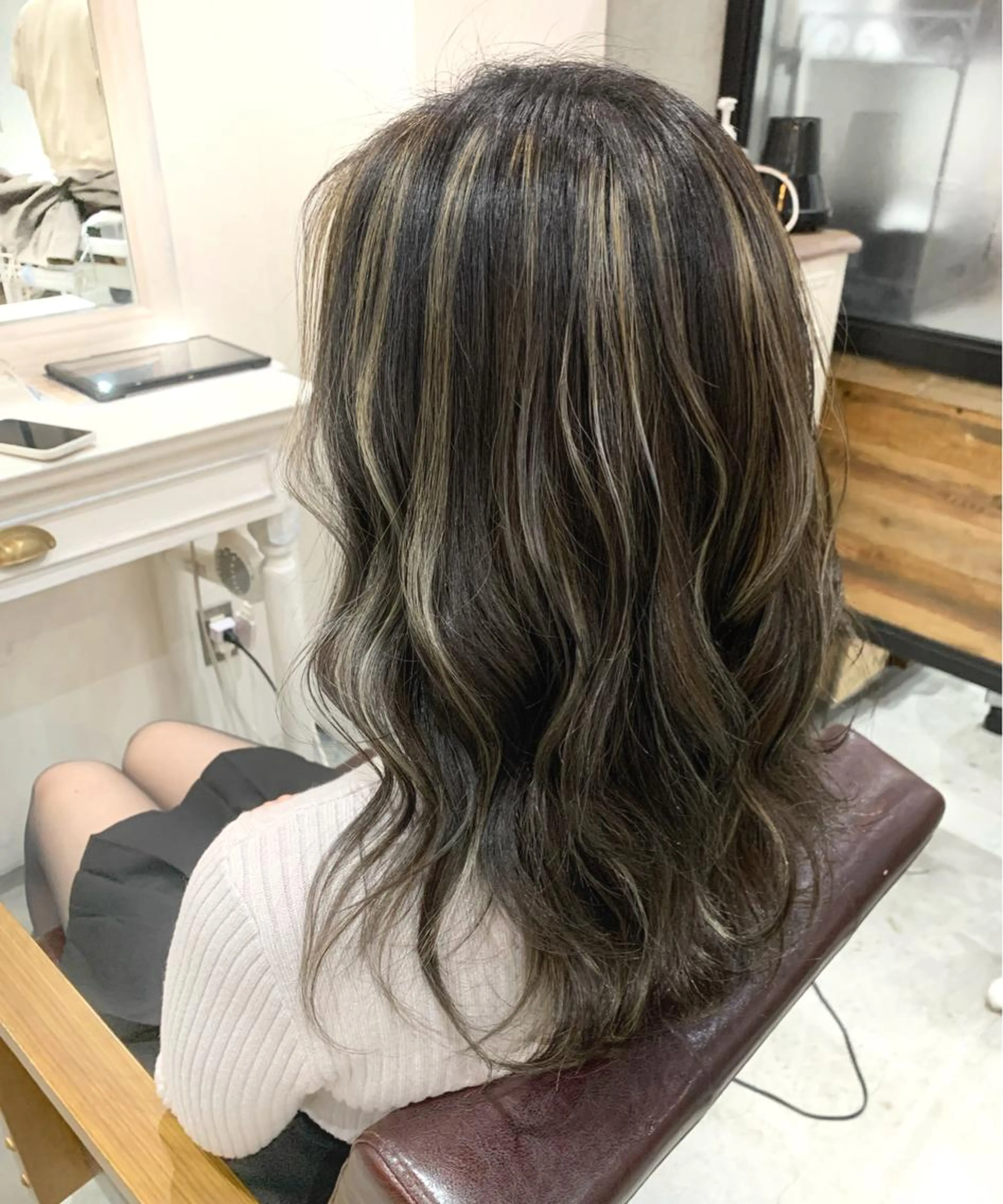 カット➕ハイライト(ホイル10枚まで)ブリーチの場合は➕¥3000  ホイル1枚追加で➕¥500の写真