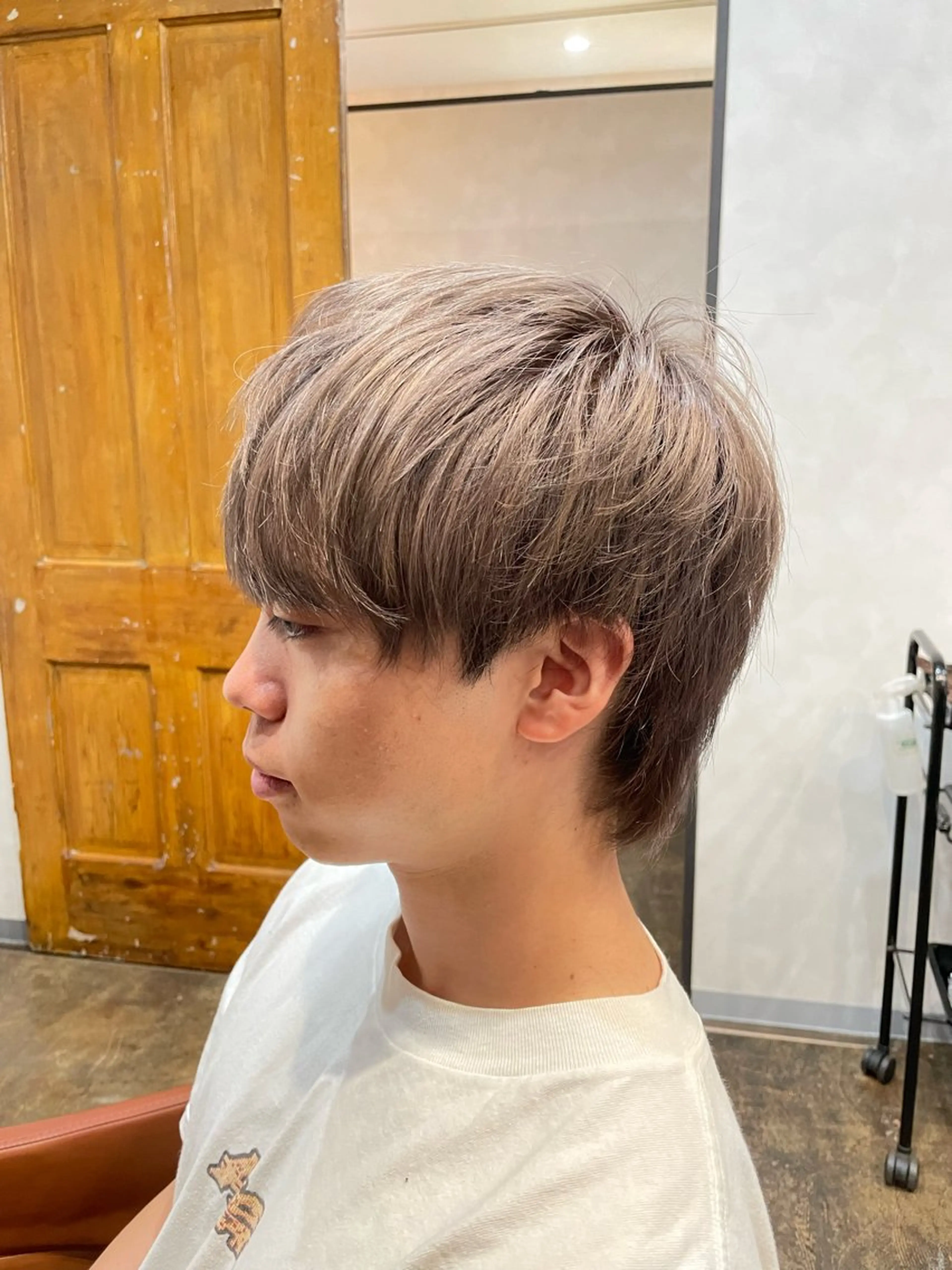 ショート カラー メンズ メンズブリーチ メンズウルフカット ブリーチ グレージュ シルバー カット ヘアカラー 小川 舜人のヘアスタイル