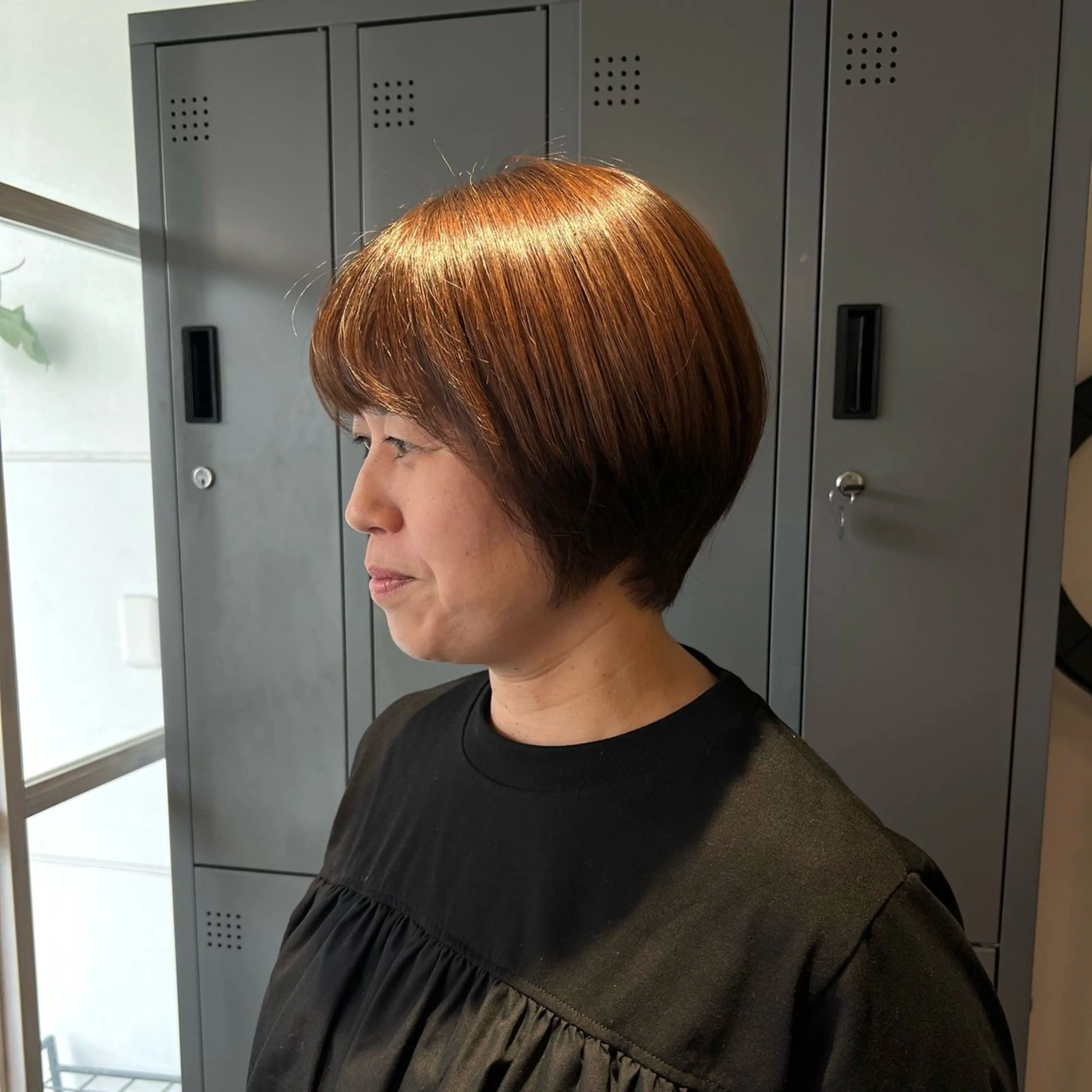 ショート カット 縮毛矯正 ワタナベ モカ🦢ダブルカラーのヘアスタイル