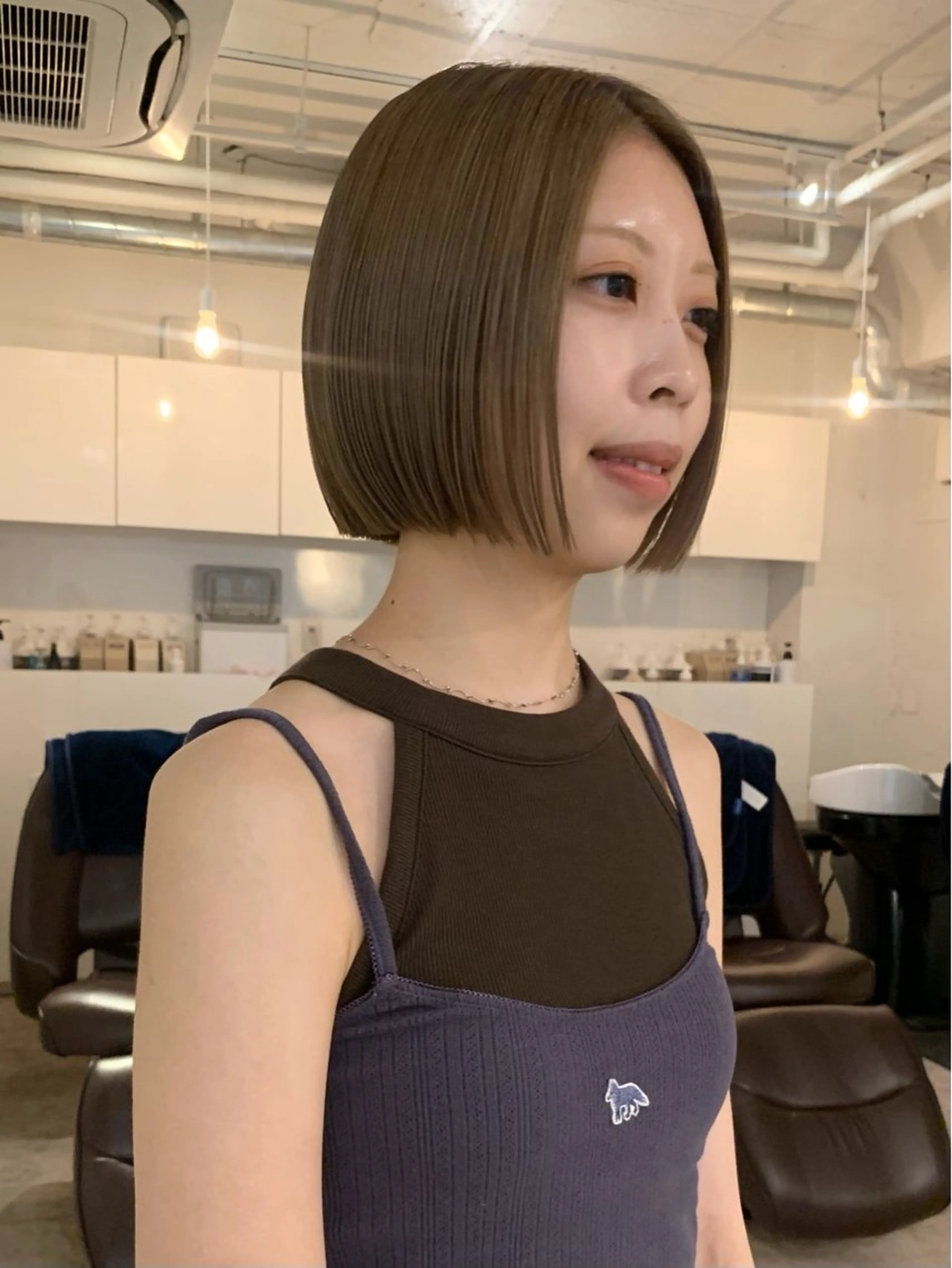 ショート カラー ブリーチ グレージュ ミルクティーグレージュ カット ヘアカラー トリートメント 落合希 Olivebeigeのヘアスタイル