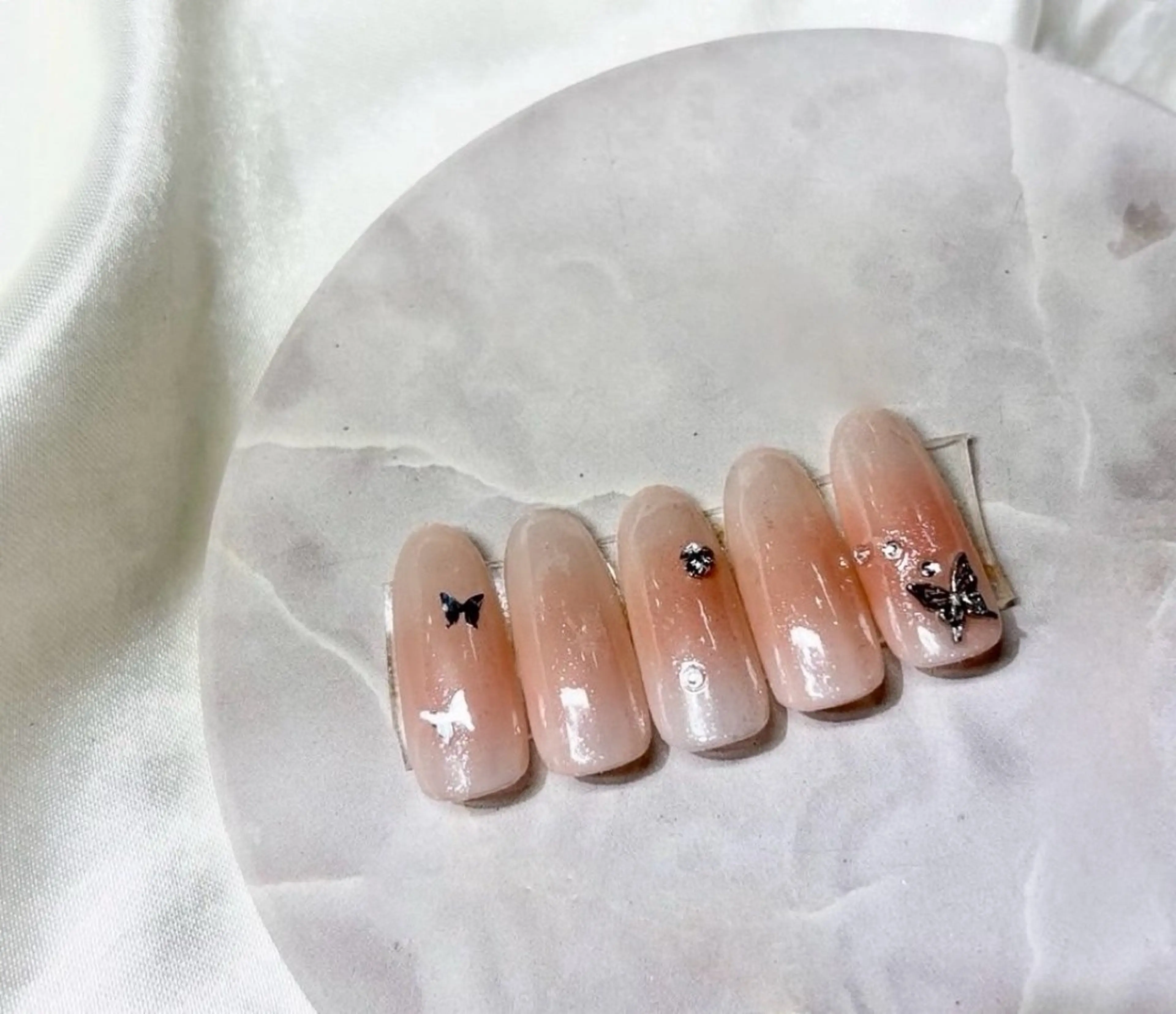 🎀オフあり/ケア込🎀ハンドチークネイルの写真