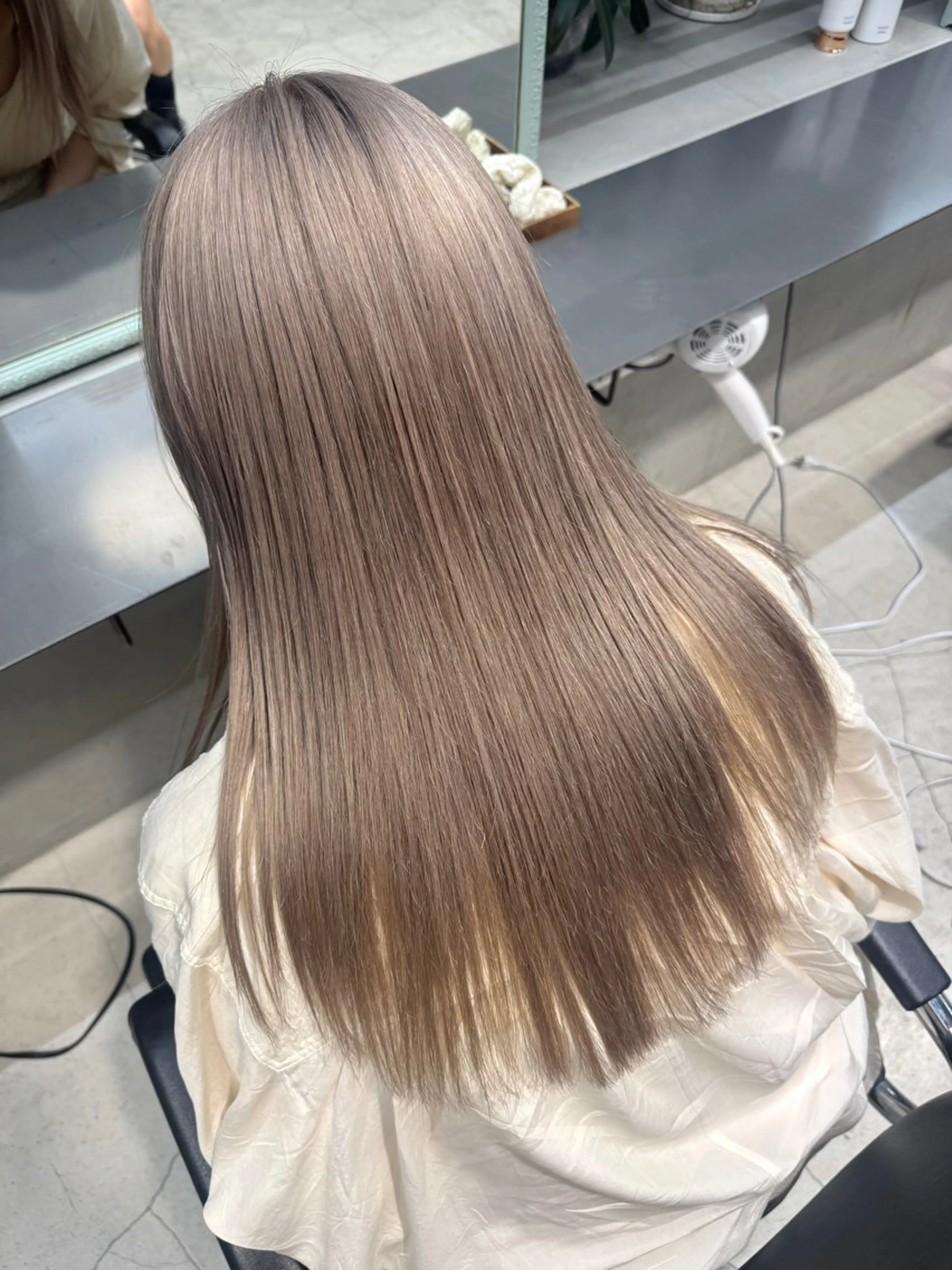 セミロング ヘアカラー 佐藤 かえでのヘアスタイル