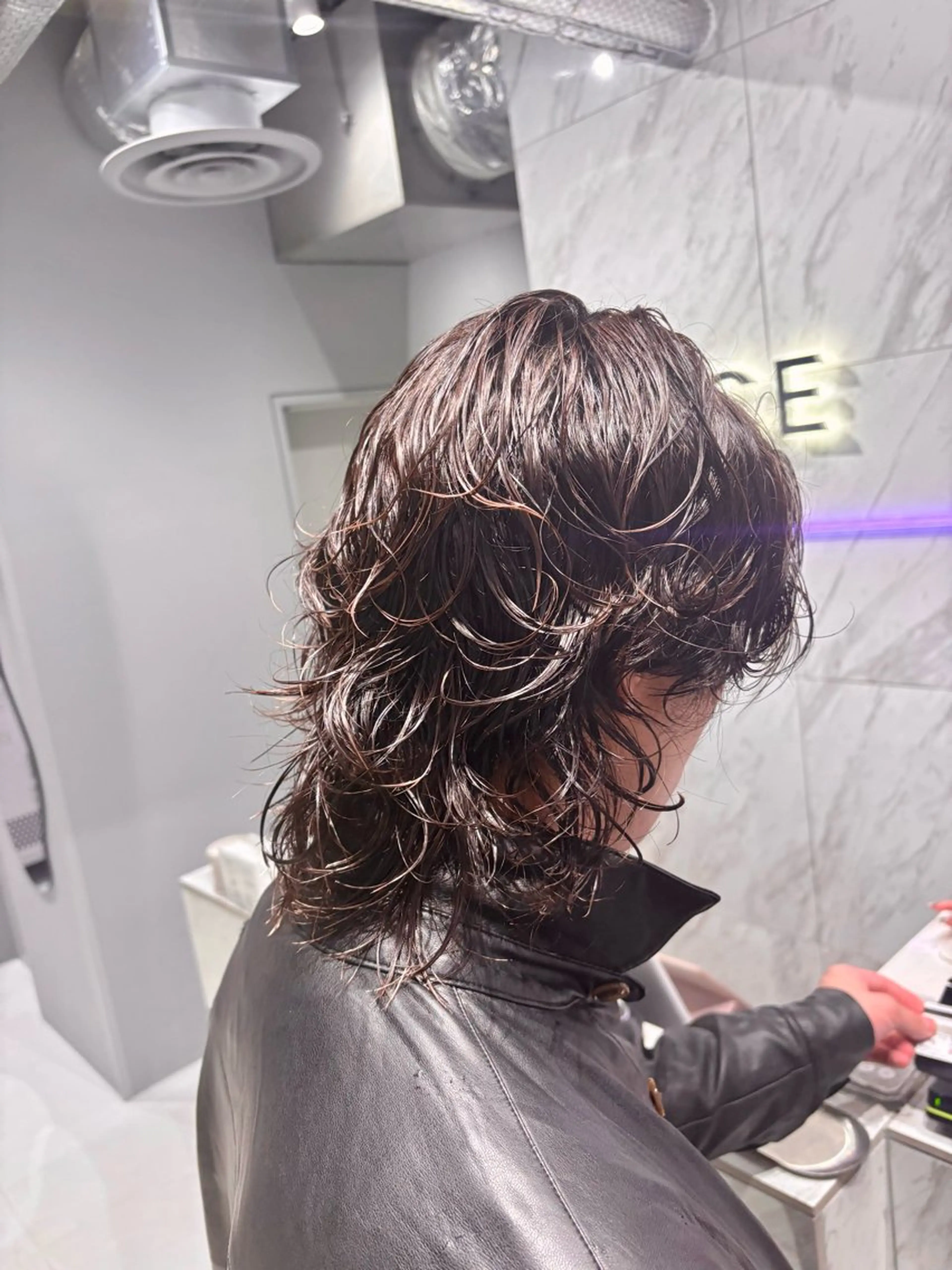 パーマ メンズ カット パーマ 菜々🫧新宿 透明感ケアブリーチのヘアスタイル