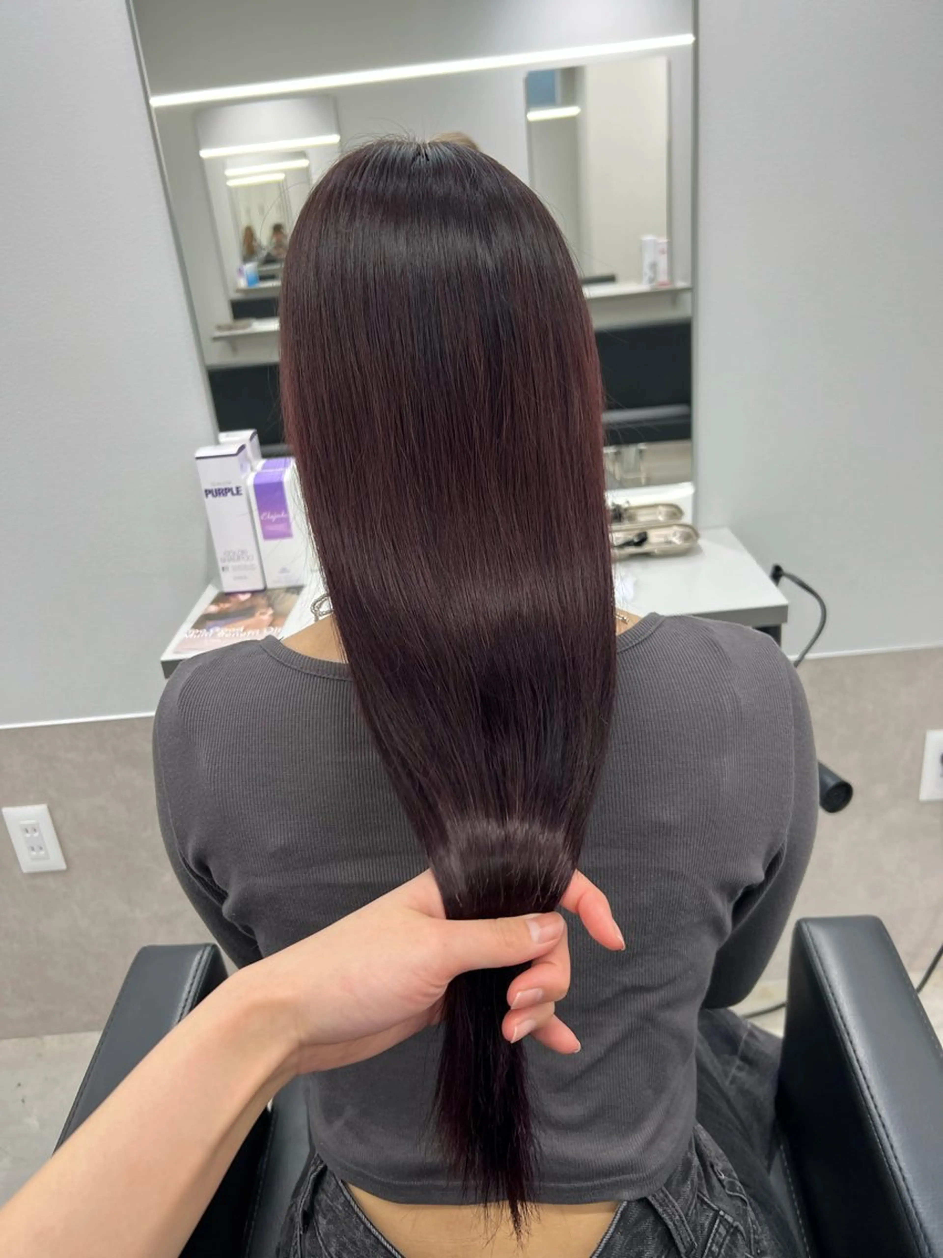 ロング ヘアカラー maya レイヤーカットのヘアスタイル